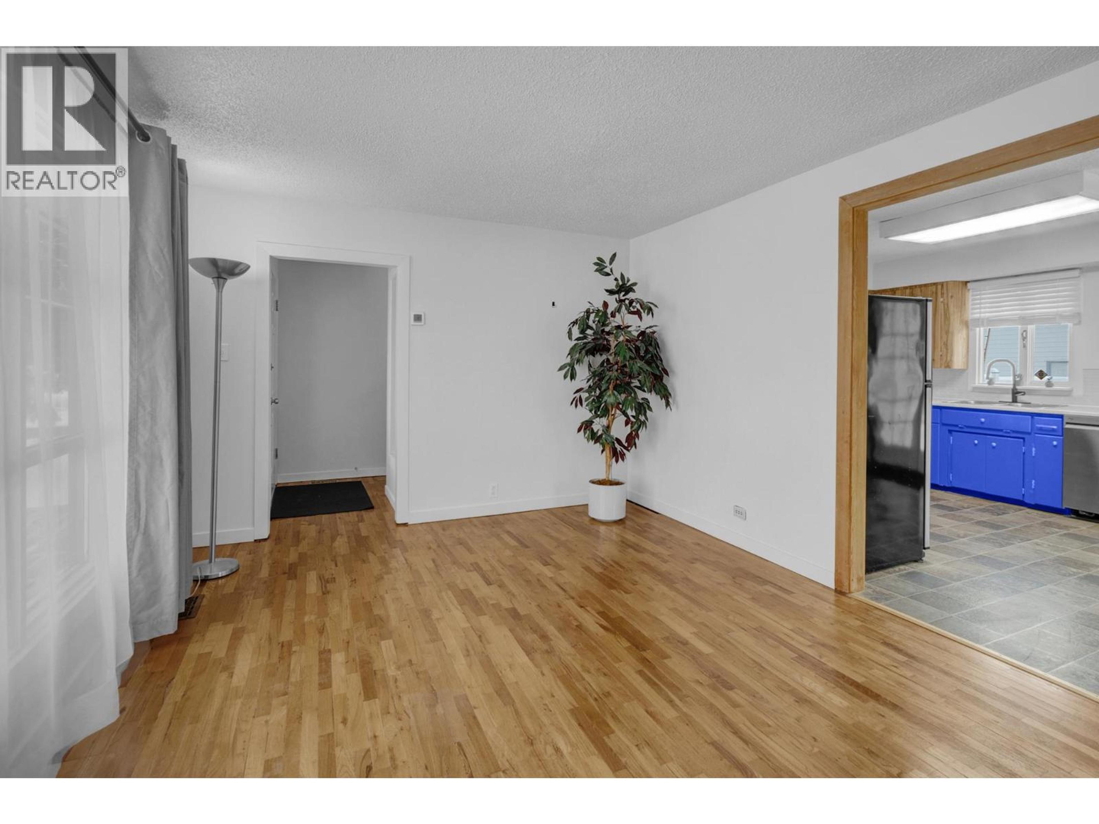 1666 FIR STREET - 11