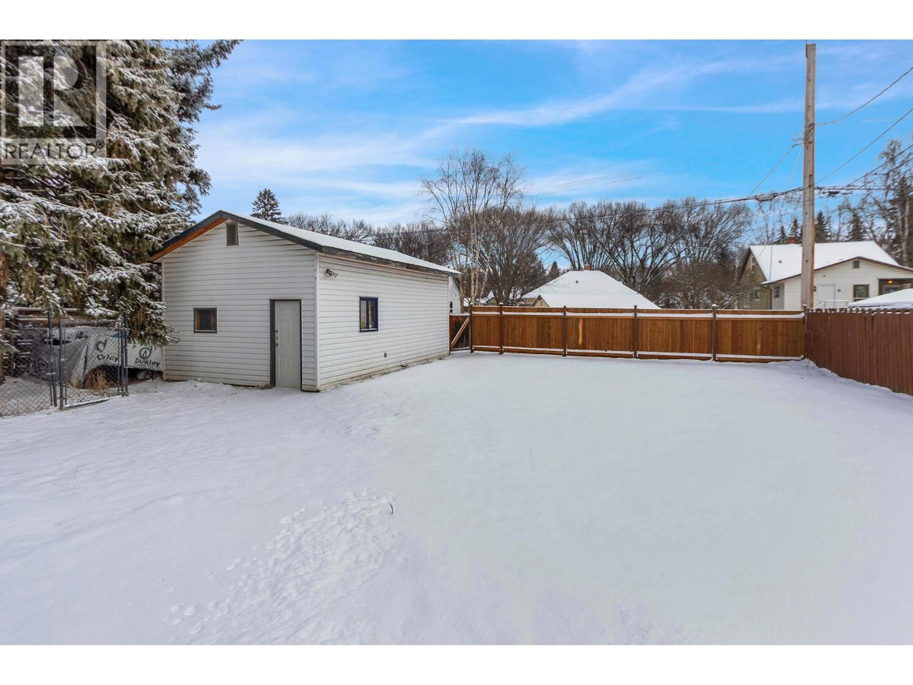 1666 FIR STREET - 28