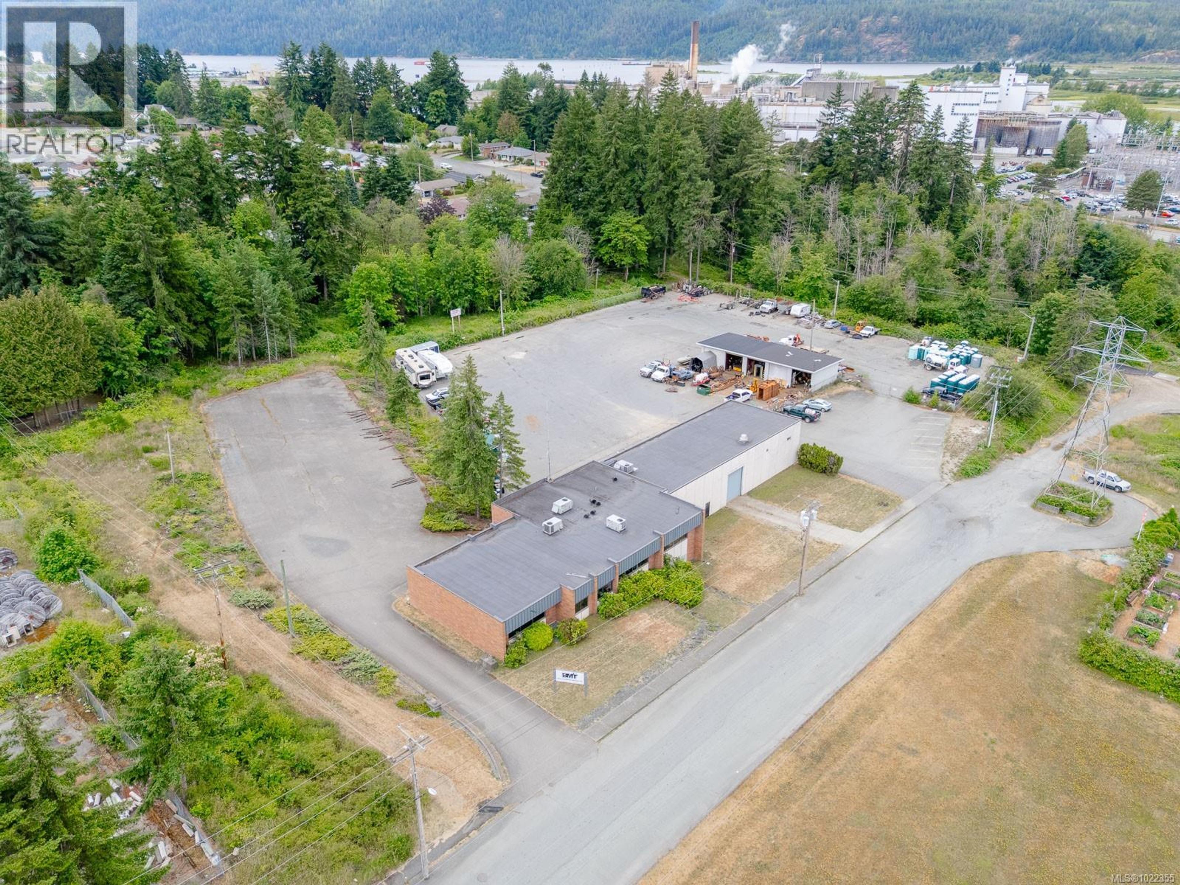 4820 WALLACE ST - Main Image