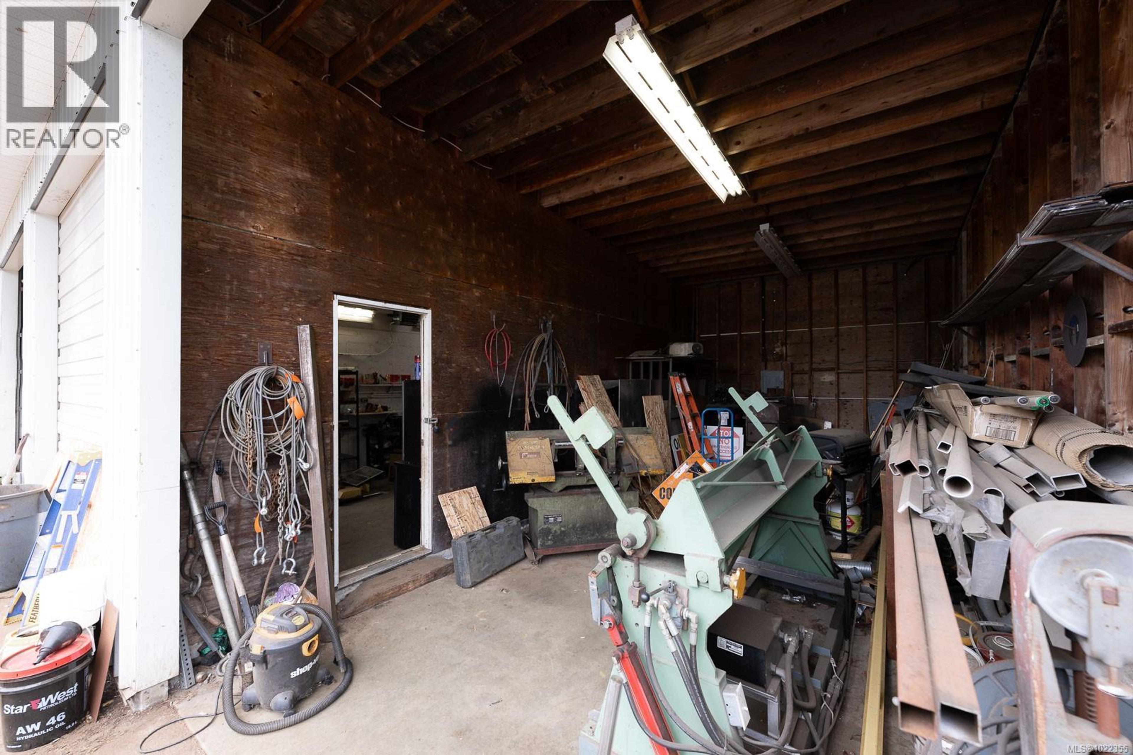 4820 WALLACE ST - 36