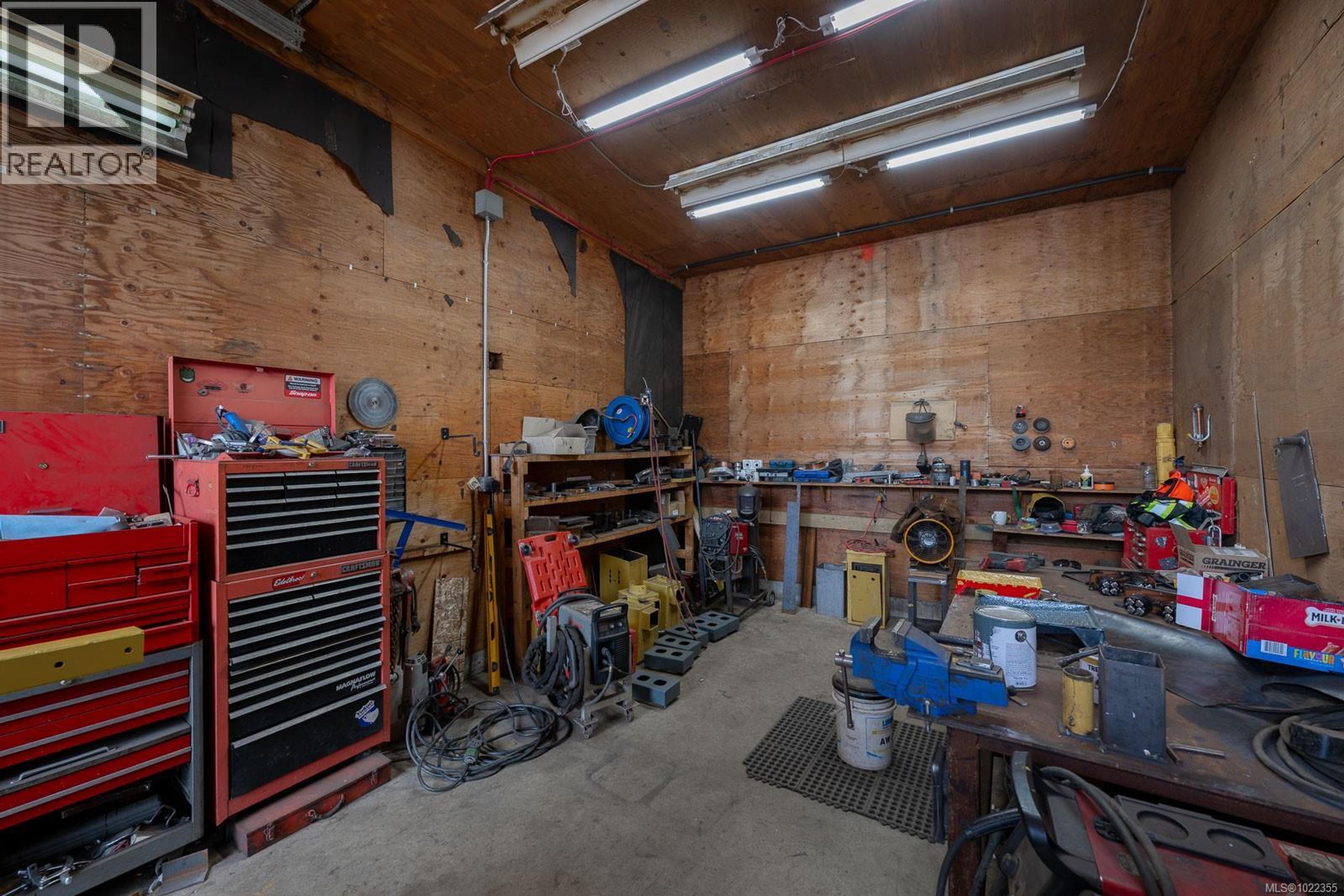 4820 WALLACE ST - 37