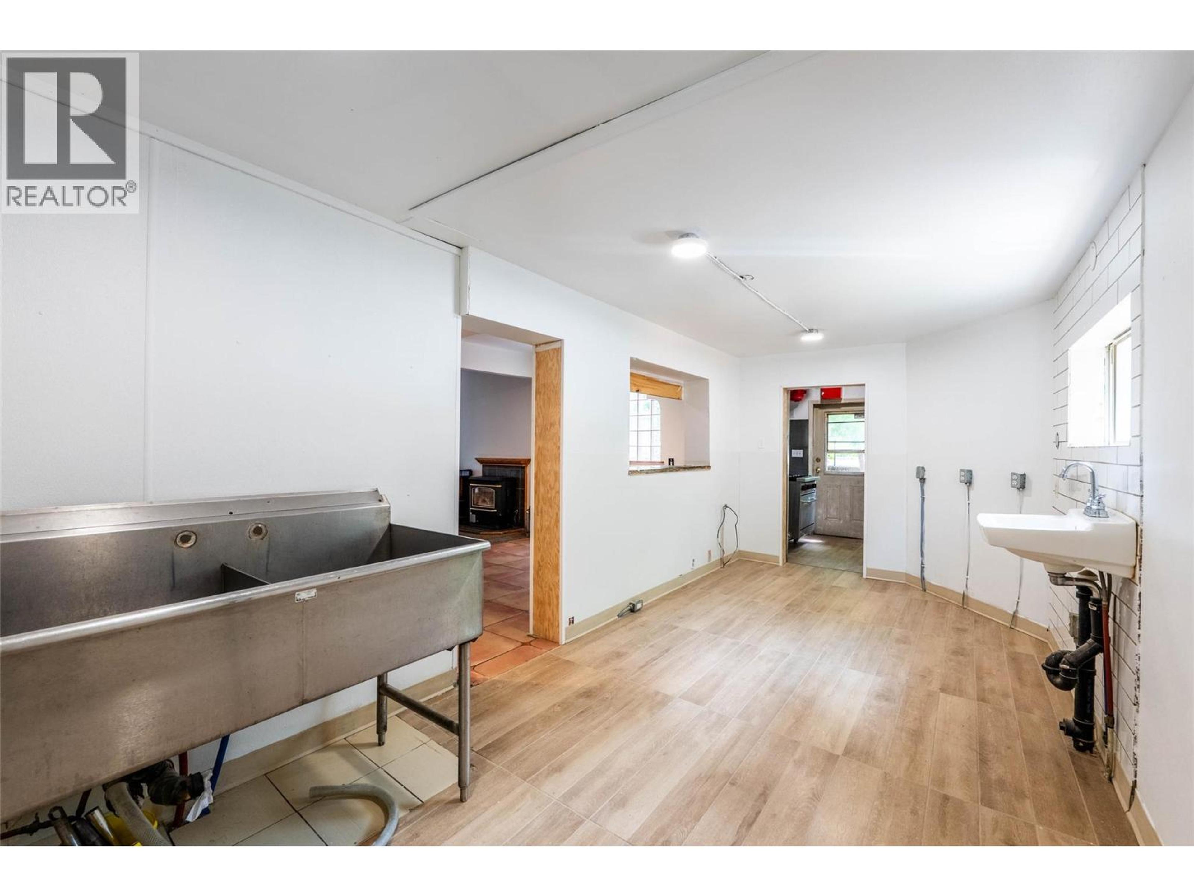 318 ANDERSON STREET - 10