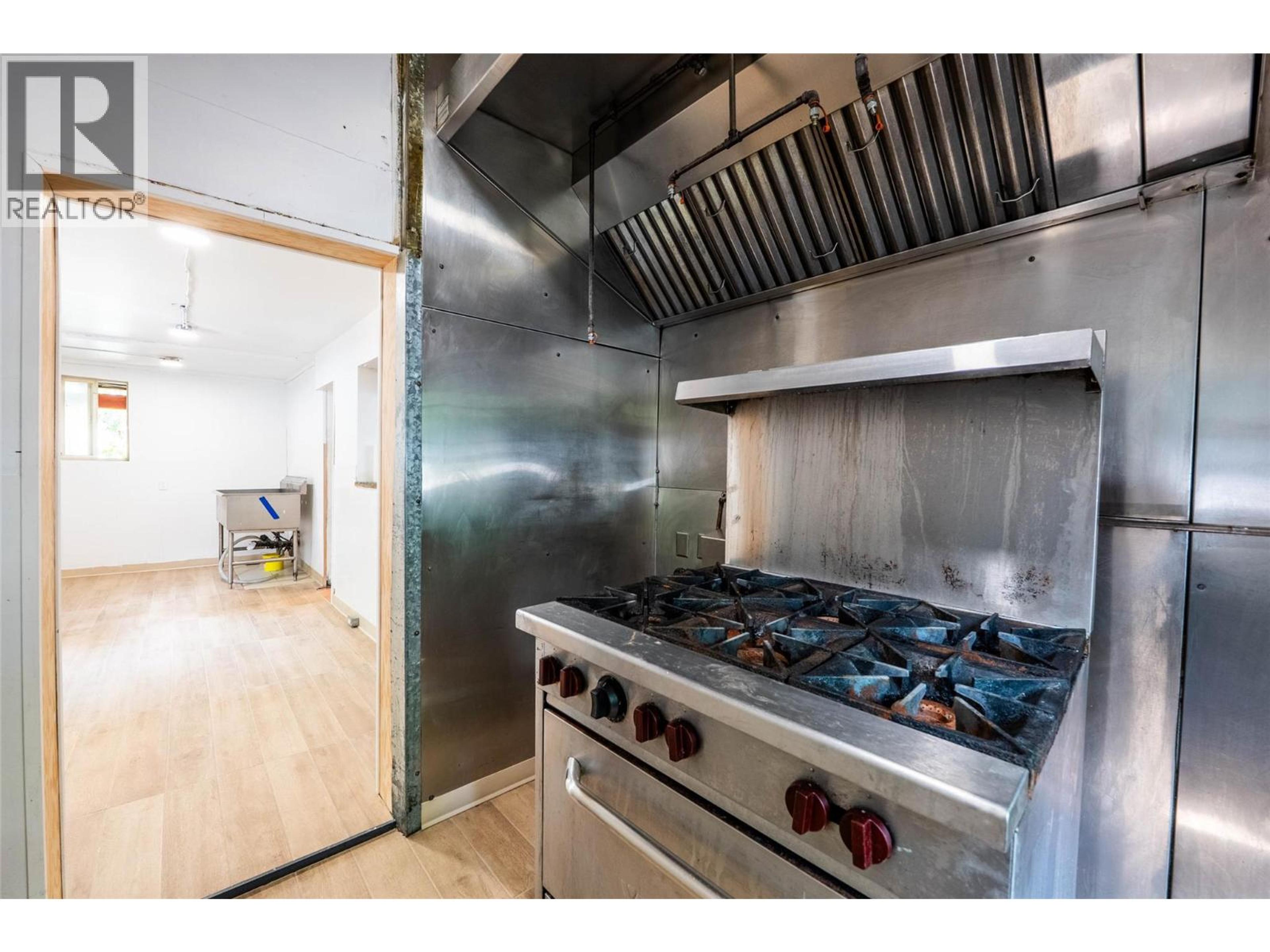 318 ANDERSON STREET - 11