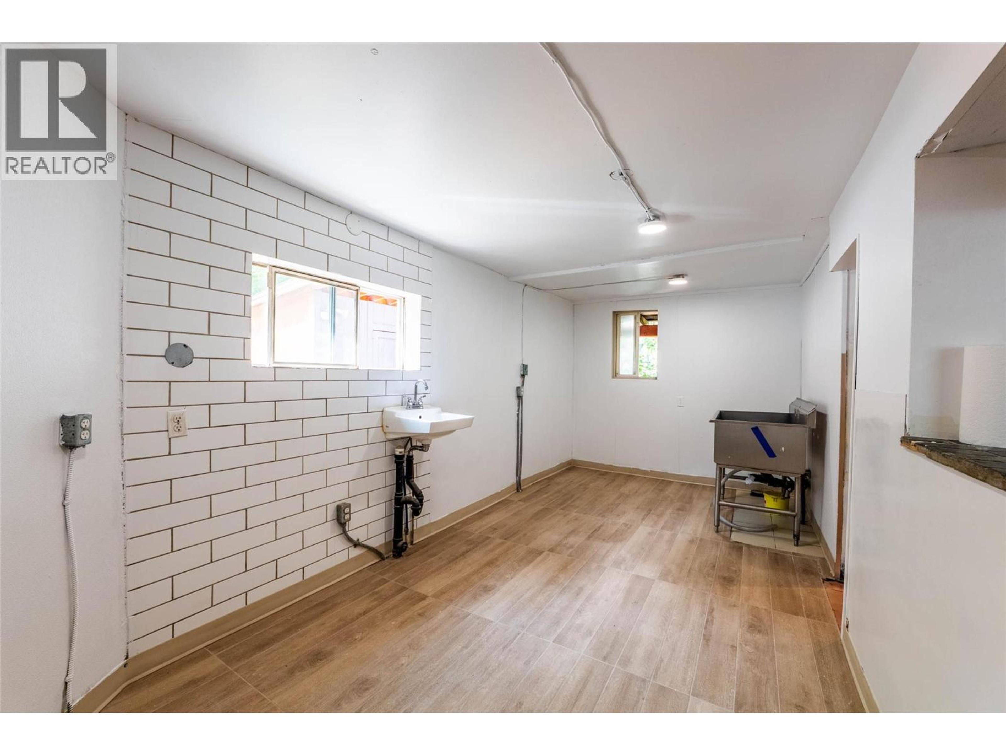 318 ANDERSON STREET - 31