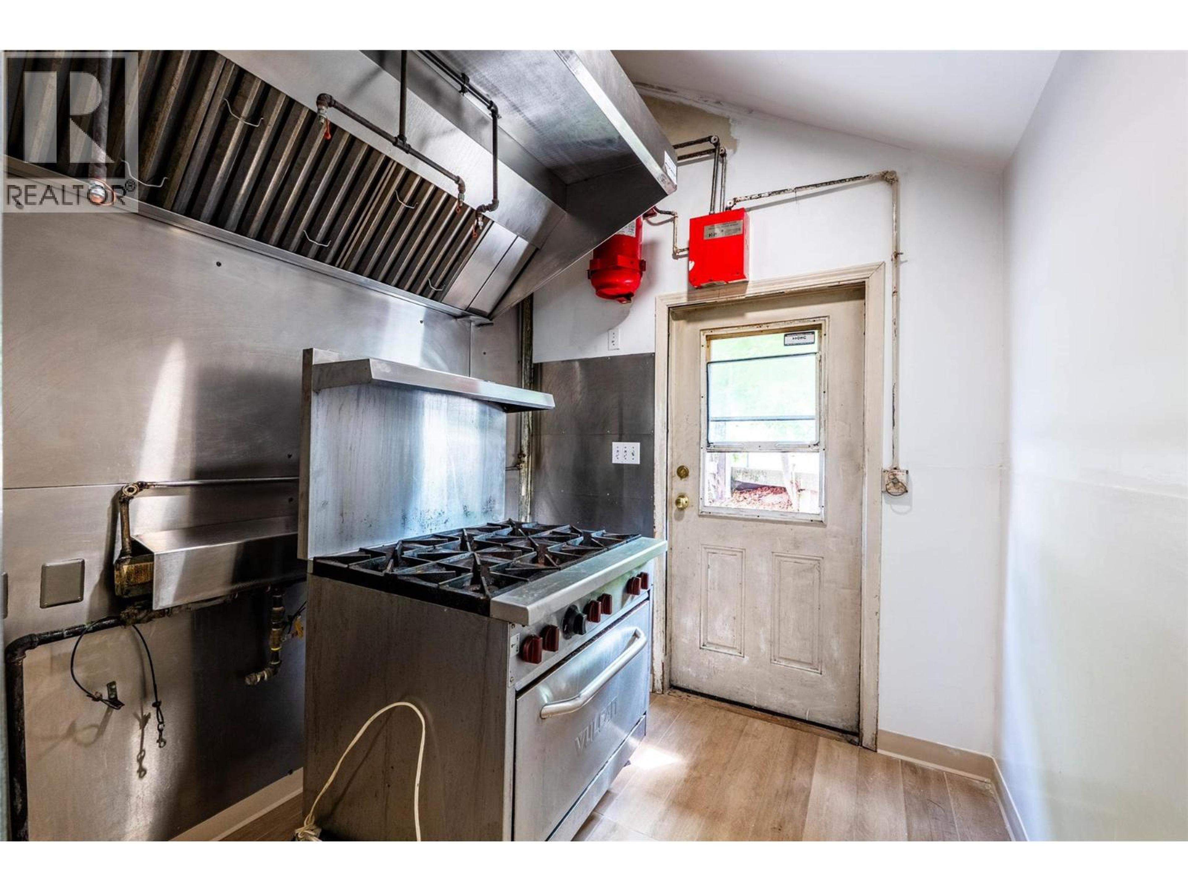 318 ANDERSON STREET - 9