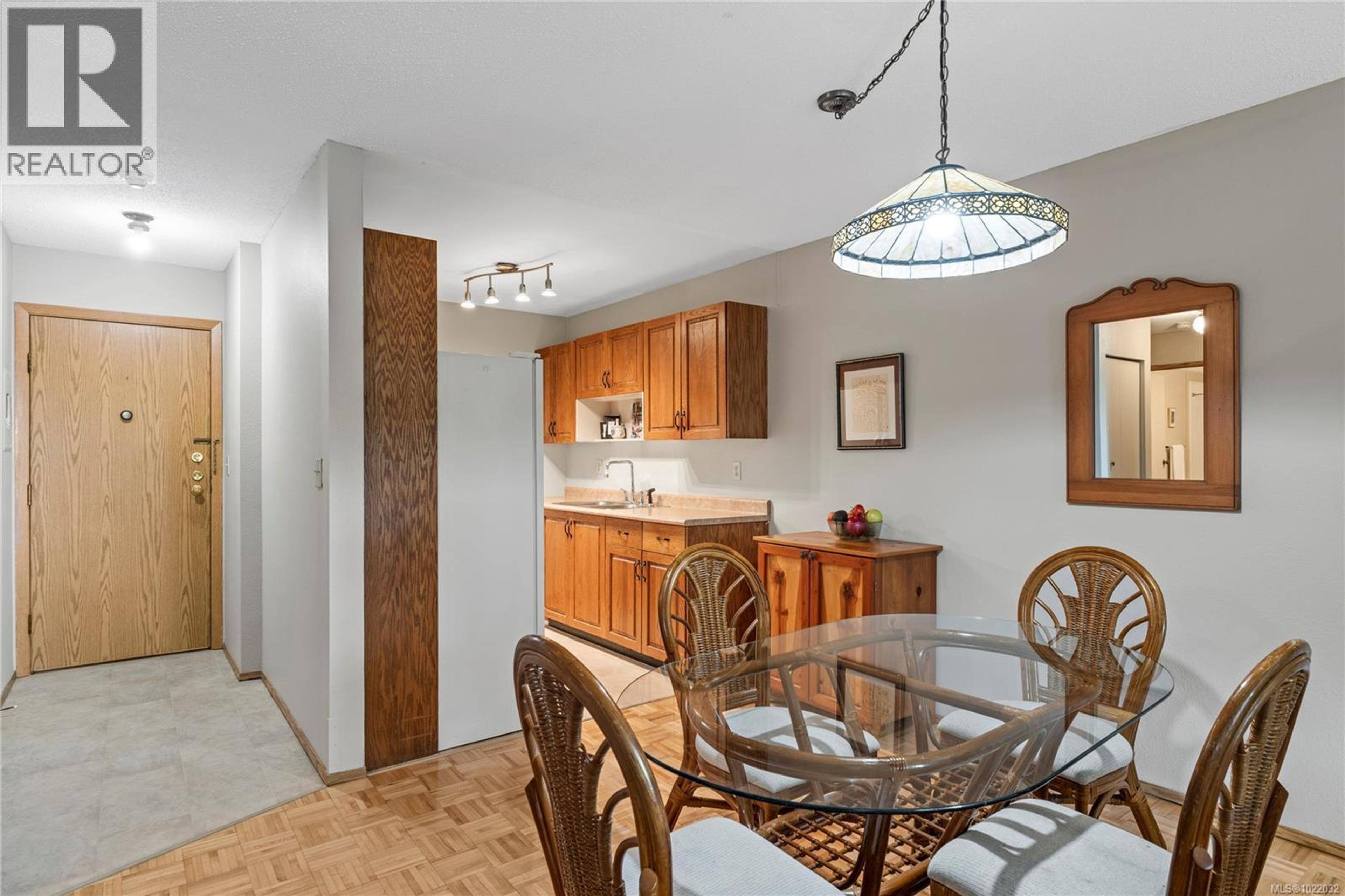 #202 130 SUNNINGDALE RD E - Image 3