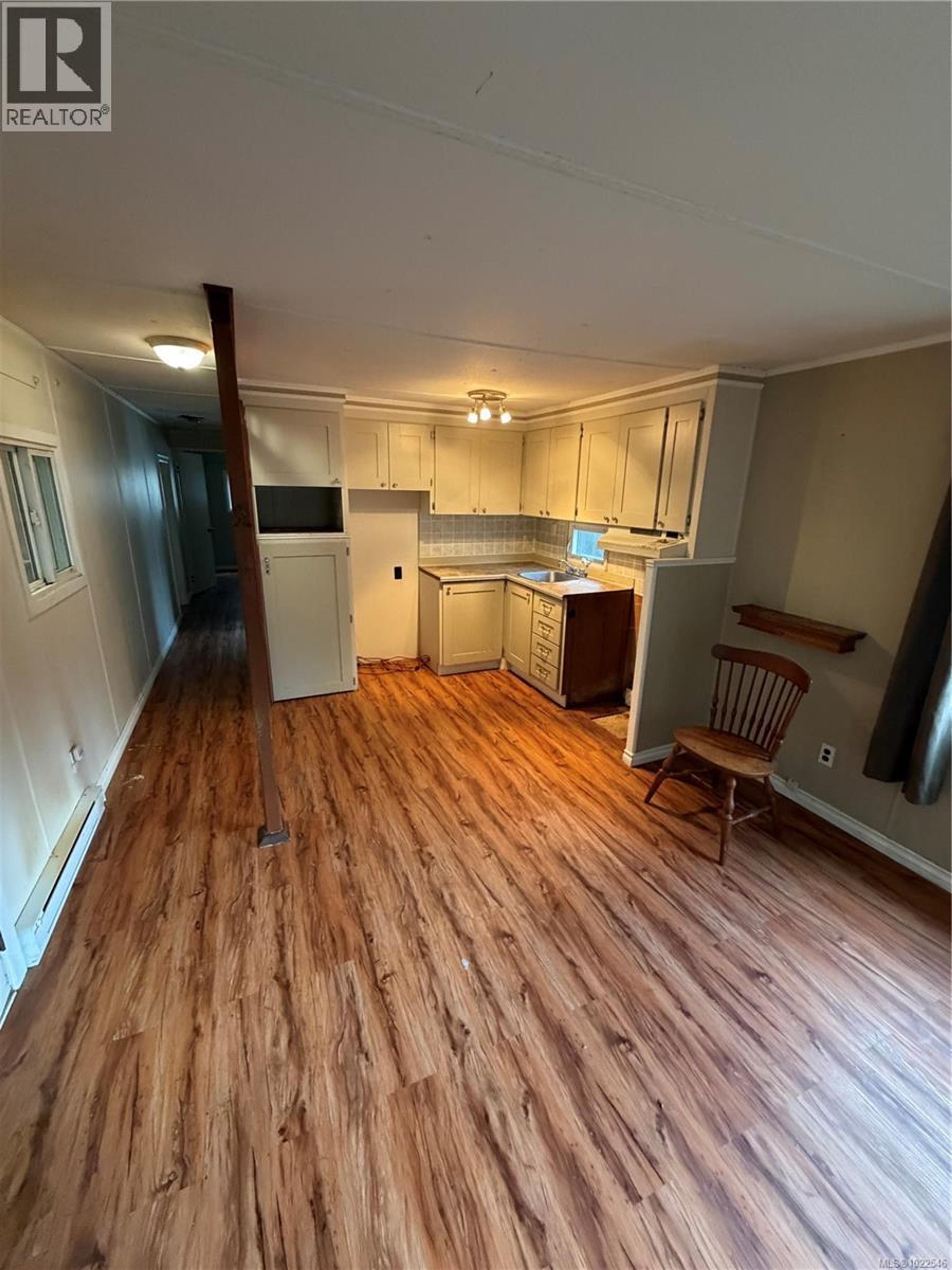 #7 1655 ALBERNI HWY - Image 8