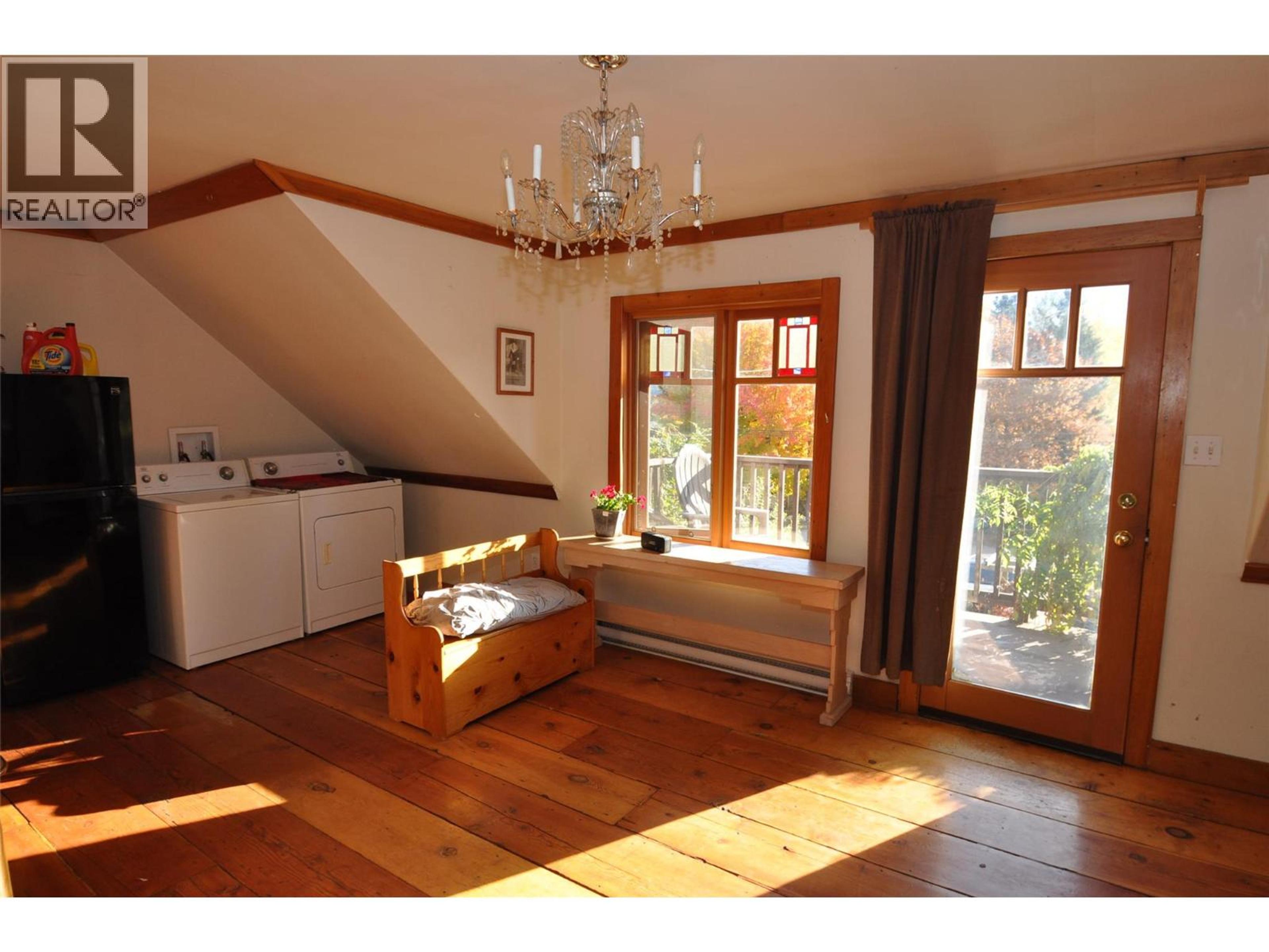 105 WASHINGTON STREET N - 29