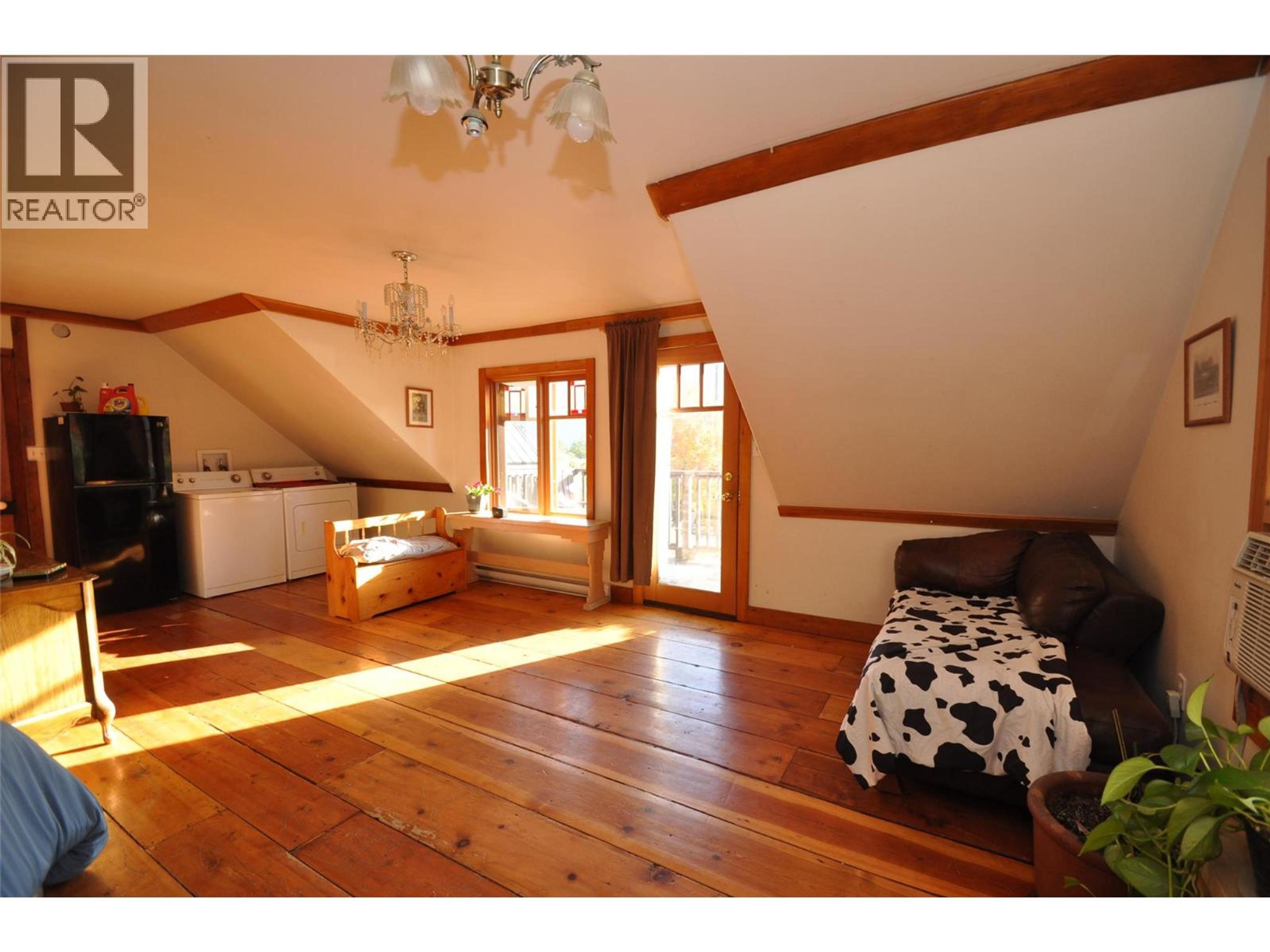 105 WASHINGTON STREET N - 30