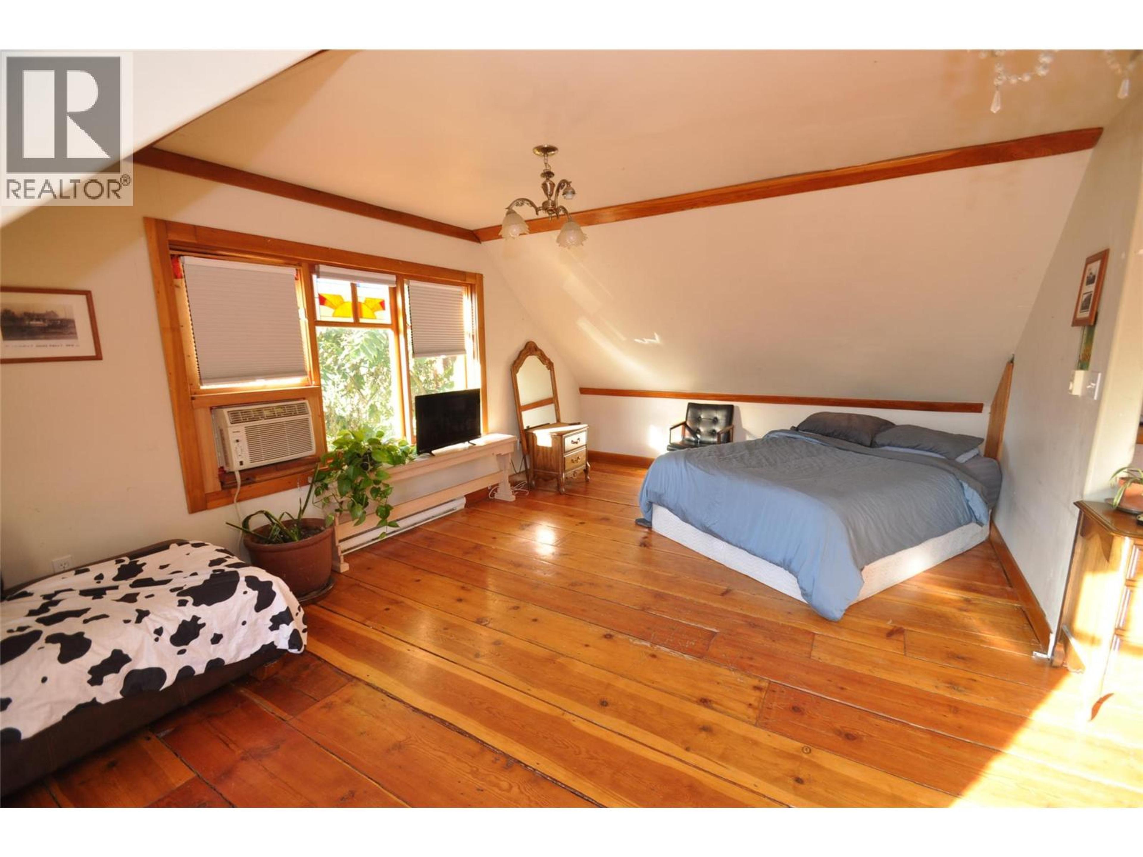 105 WASHINGTON STREET N - 34