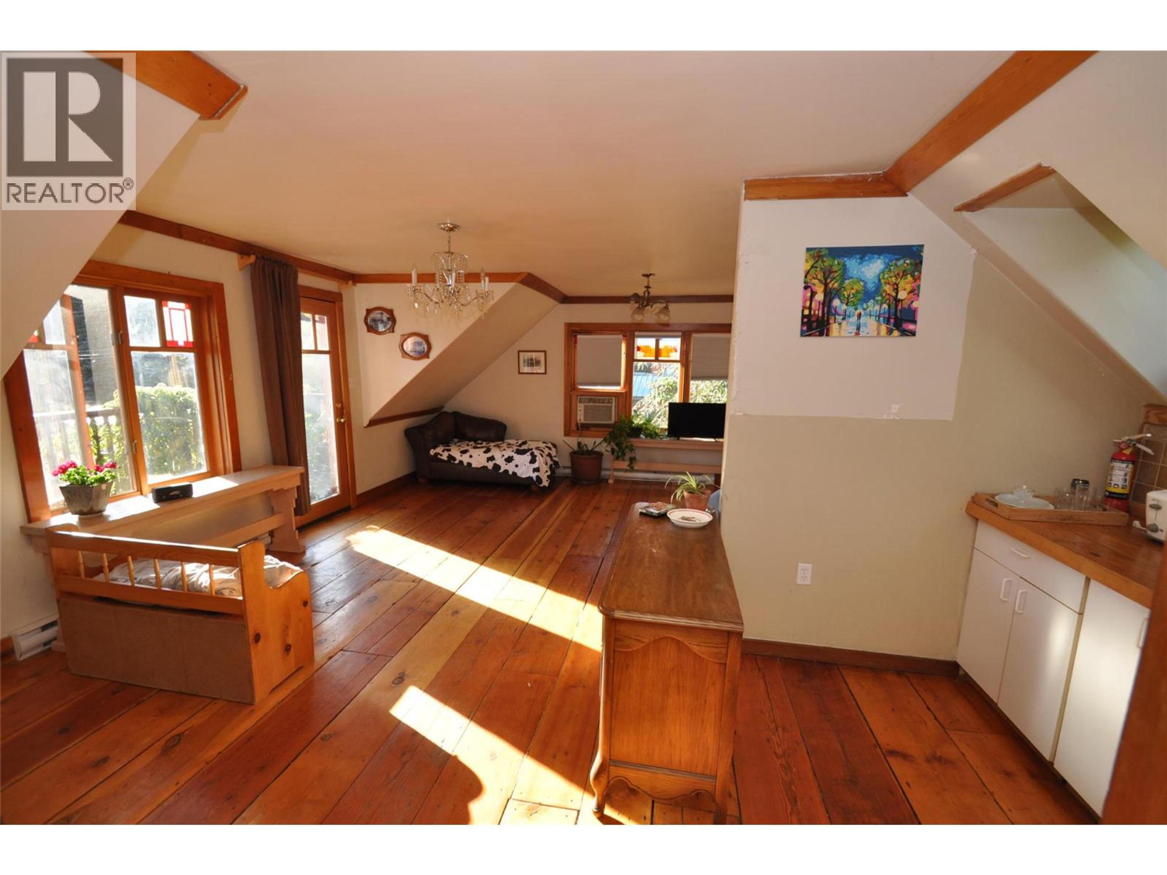 105 WASHINGTON STREET N - 40