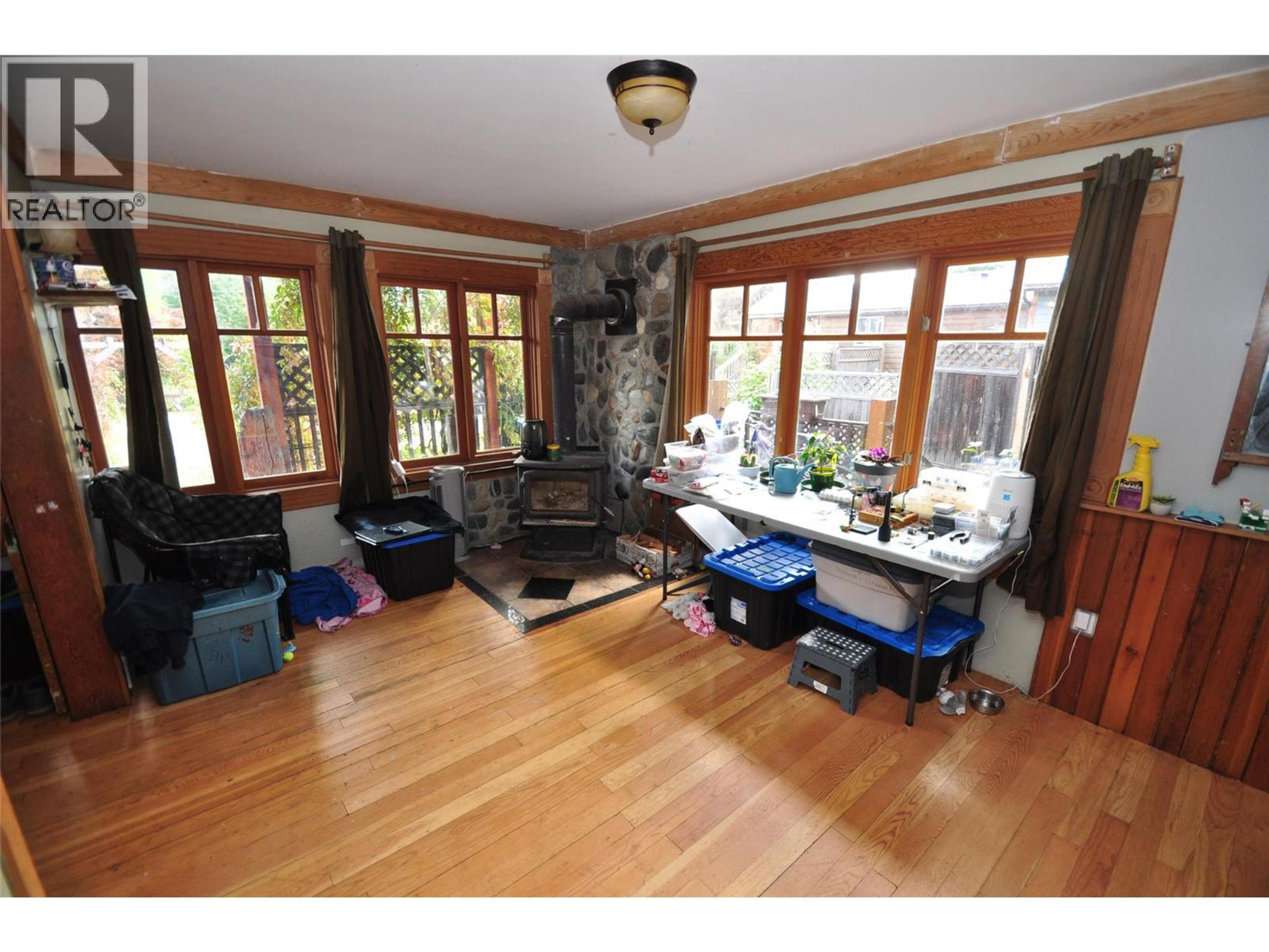 105 WASHINGTON STREET N - 7