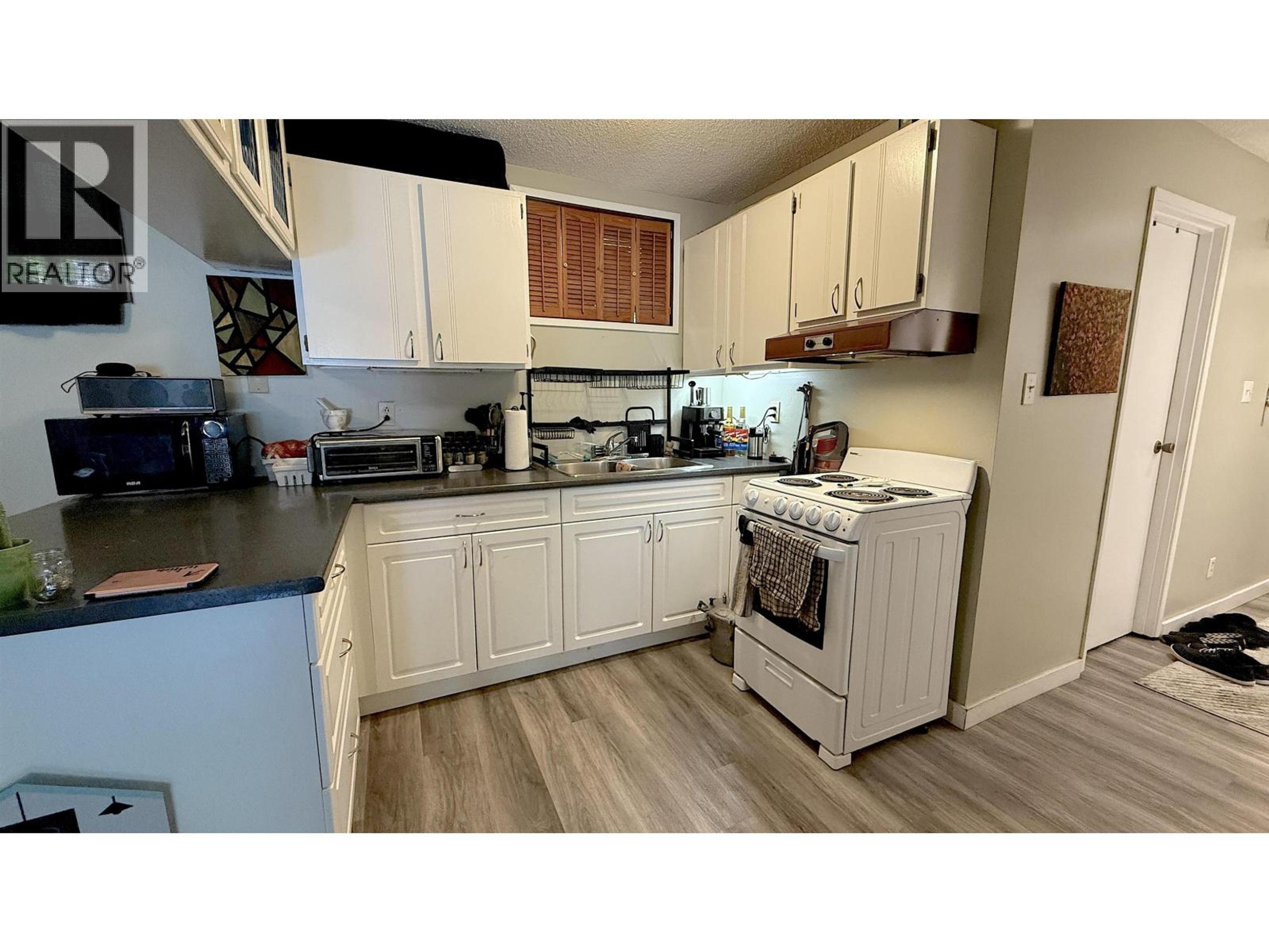 1796-1798 SLOAN AVENUE - 8