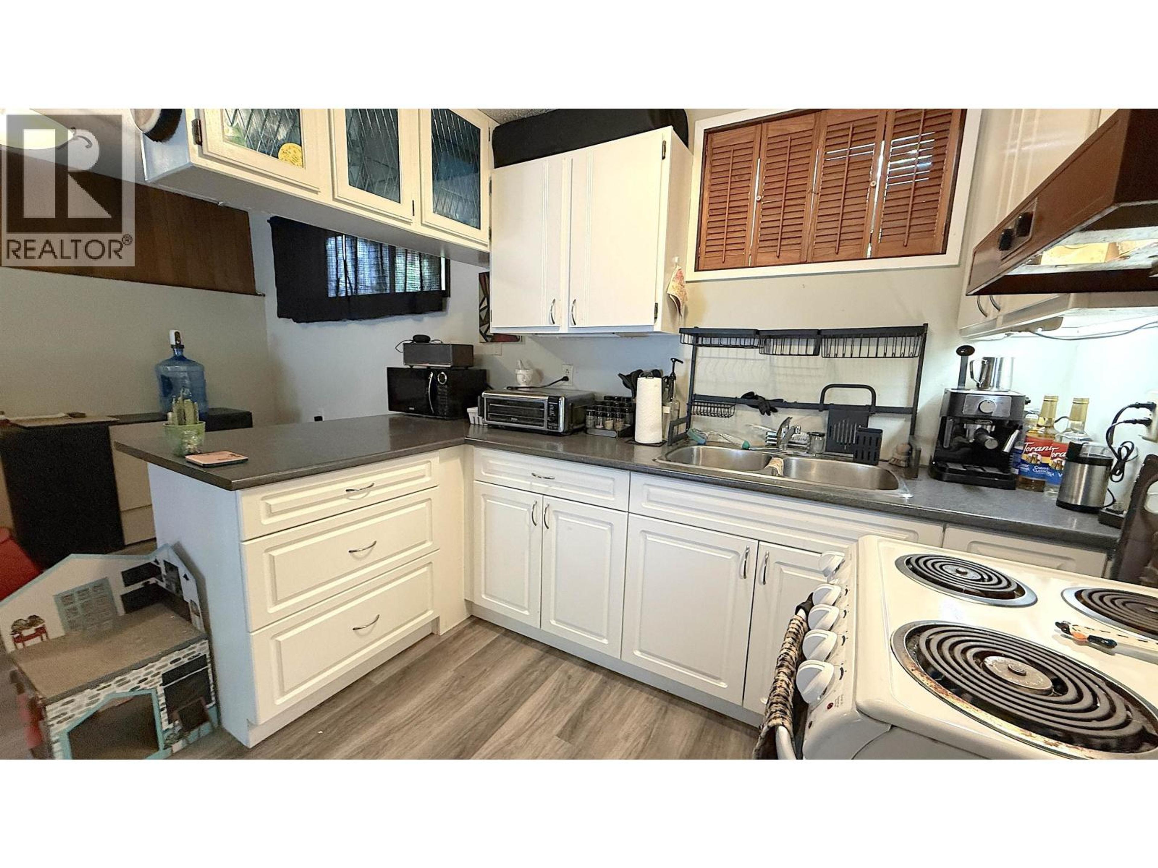 1796-1798 SLOAN AVENUE - 9