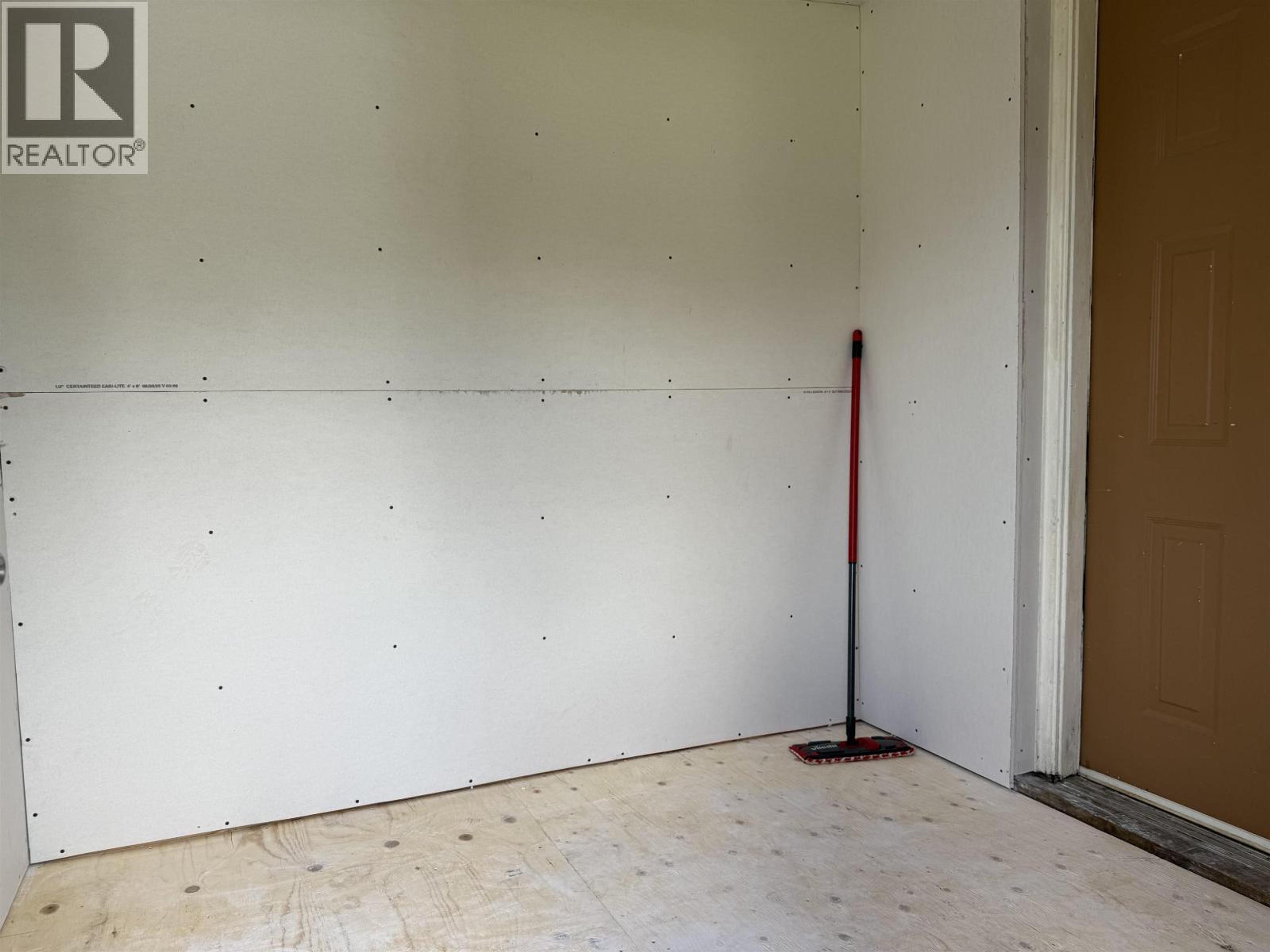 #103 6100 DAKELH TI - 11