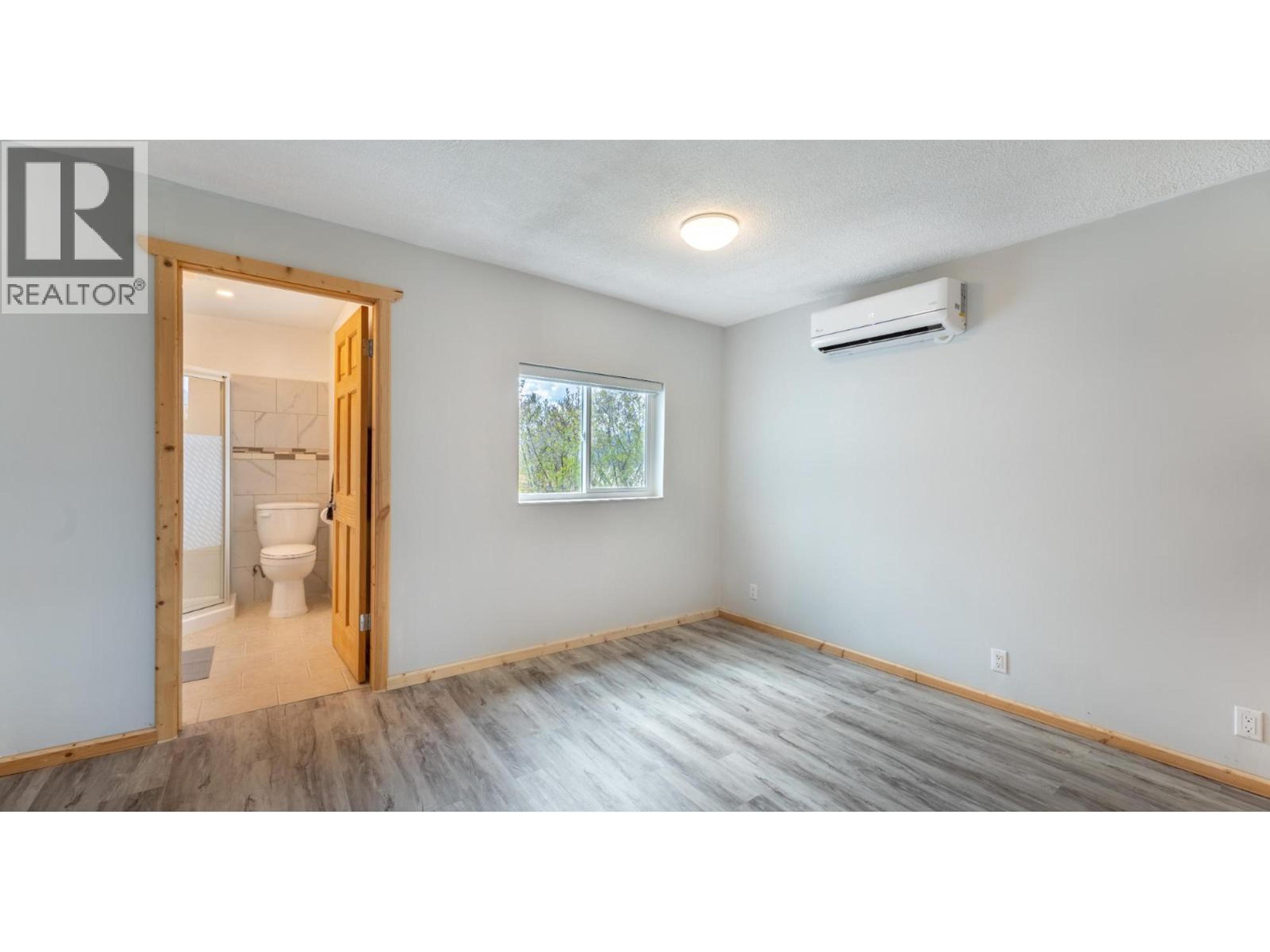 919 REGINA STREET - 15