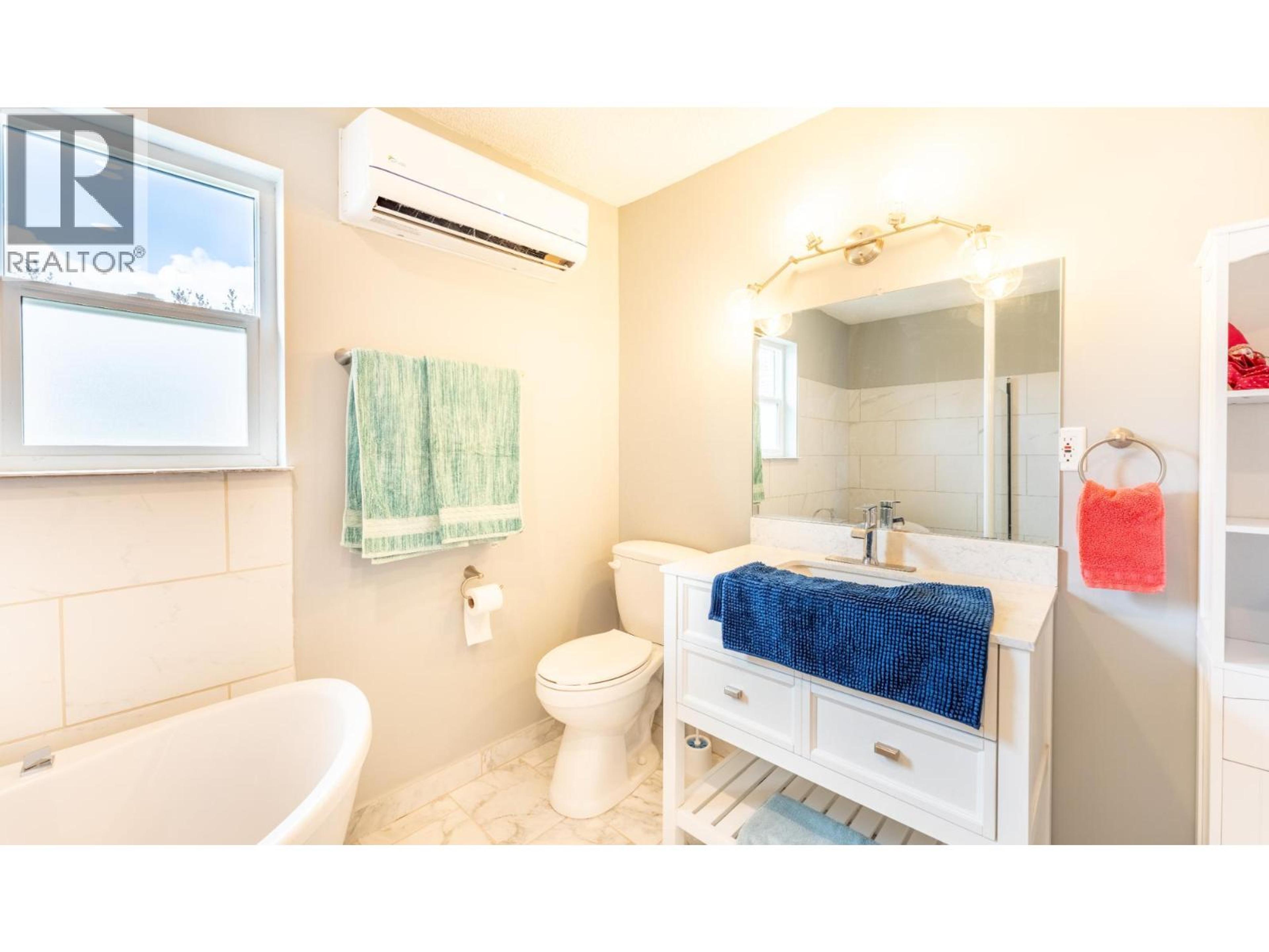 919 REGINA STREET - 21