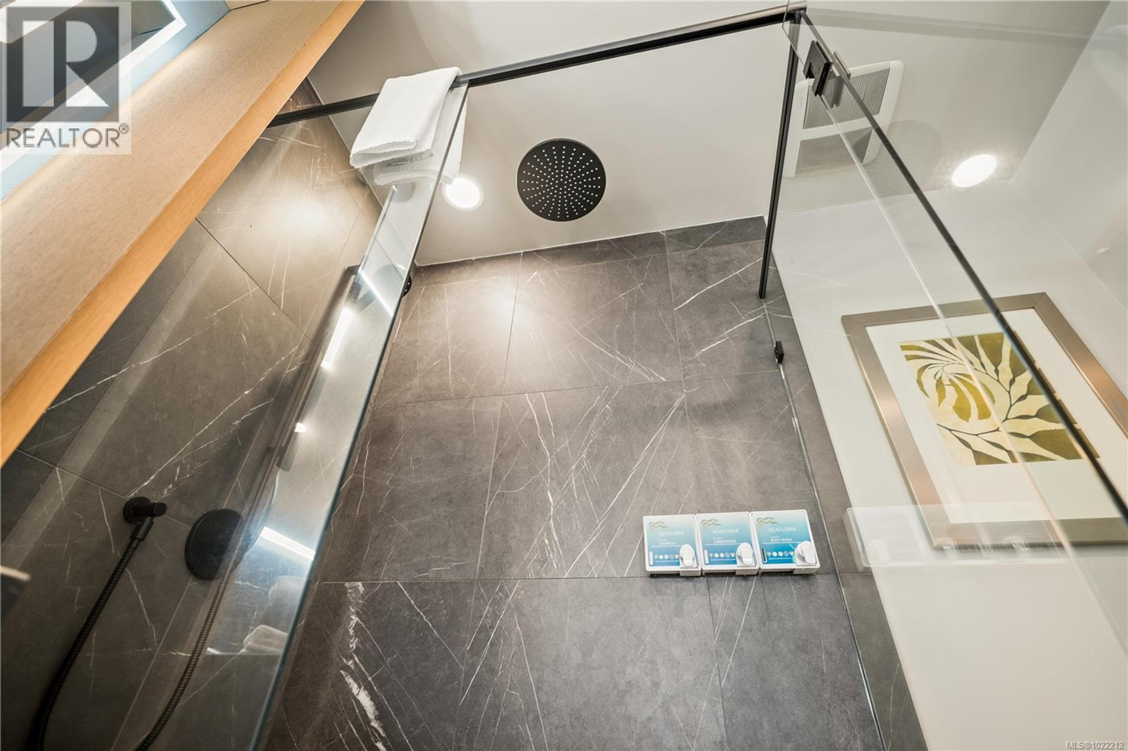 #1602 596 MARINE DR - 32