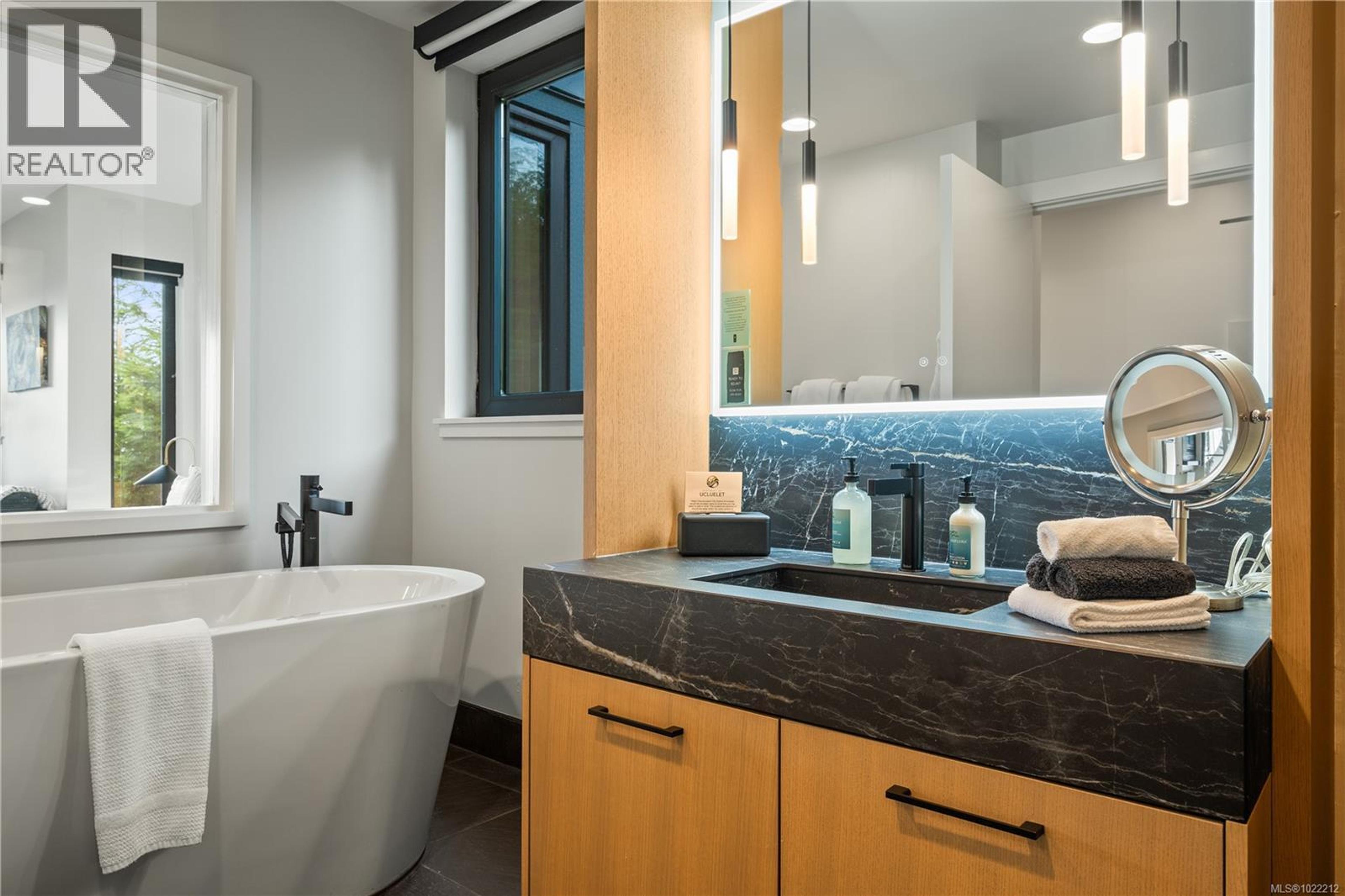 #1602 596 MARINE DR - 31