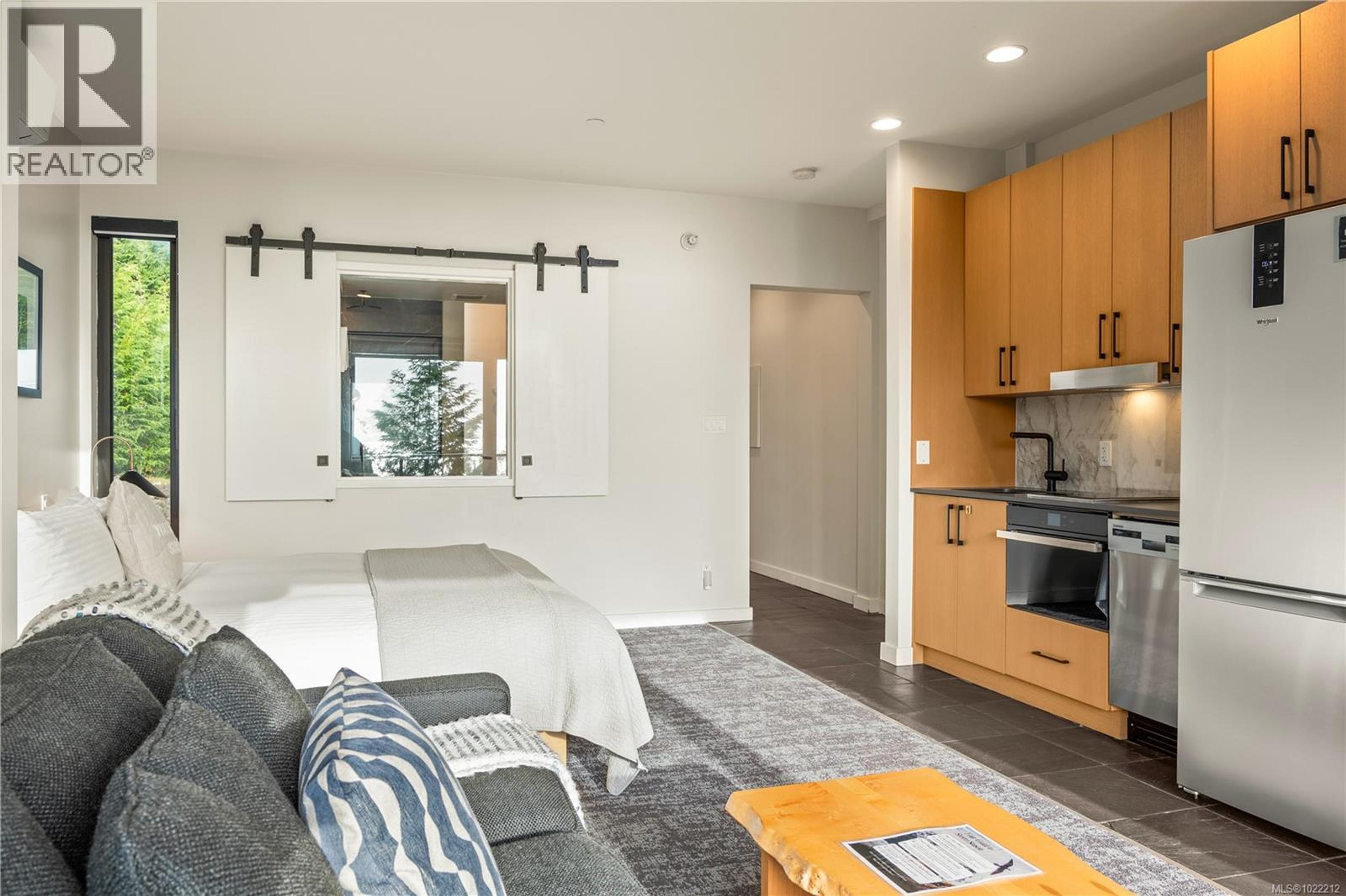 #1602 596 MARINE DR - 22