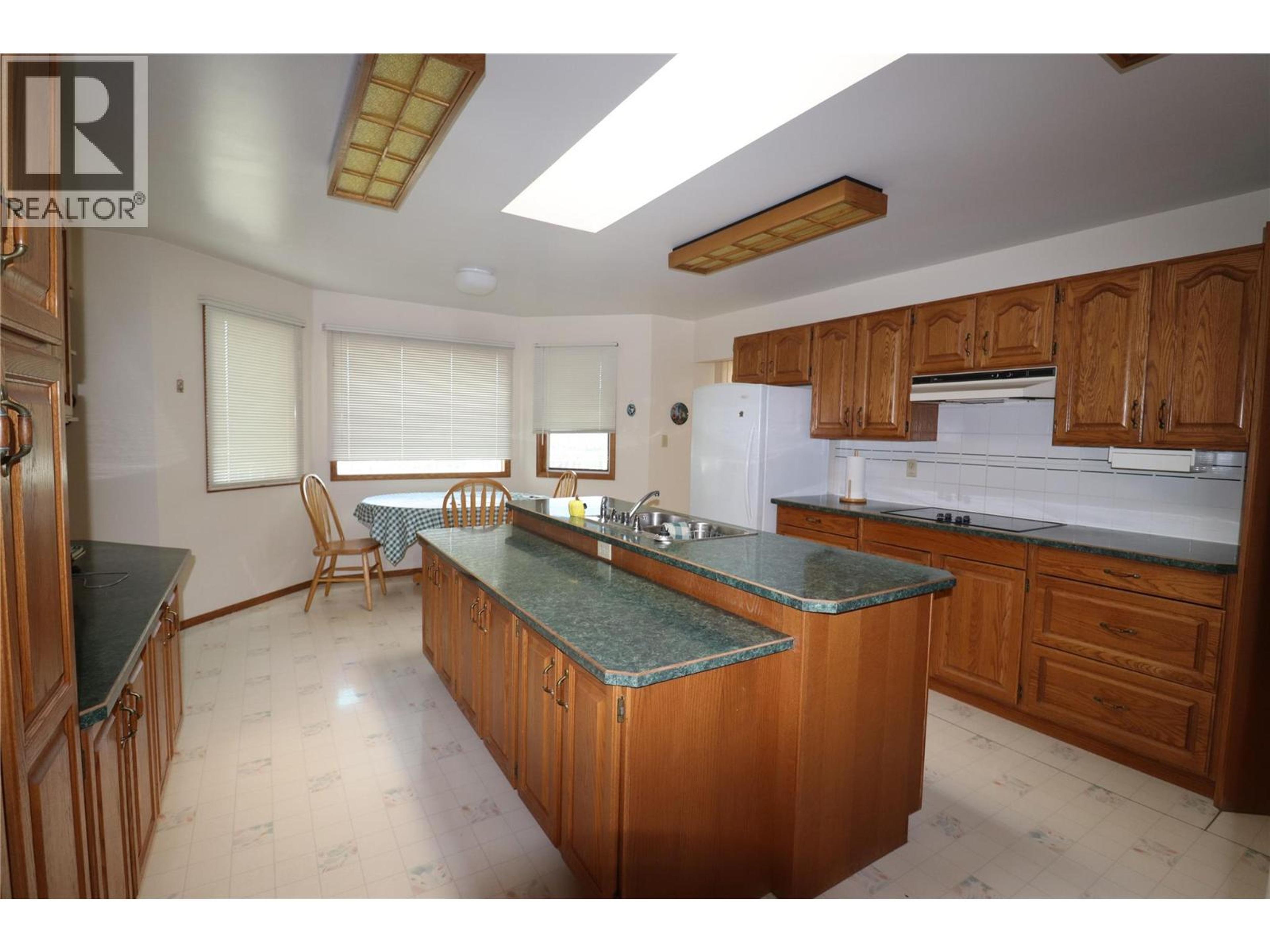 210 WINNIPEG AVENUE - 13