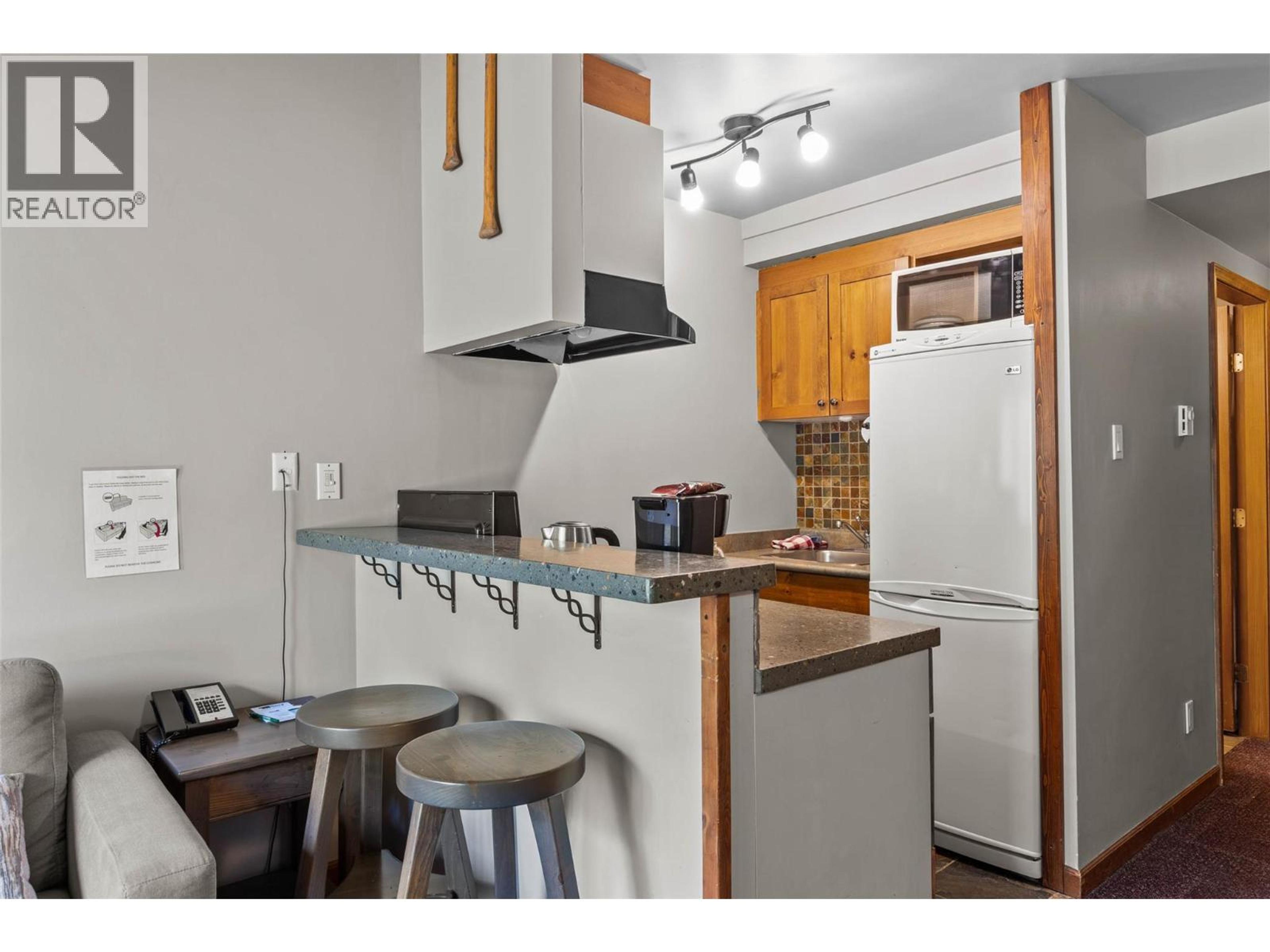 #433 3220 VILLAGE WAY - Image 10