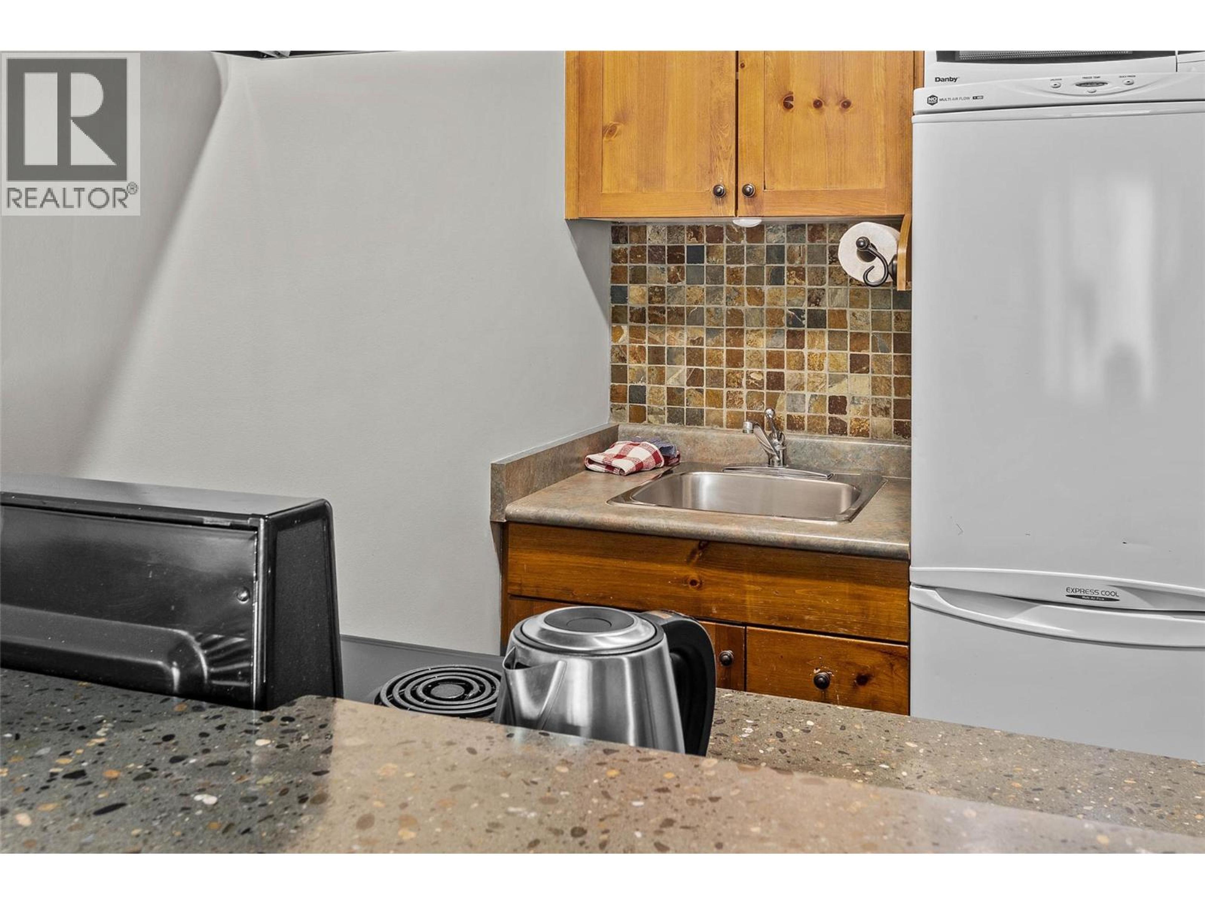 #433 3220 VILLAGE WAY - Image 11