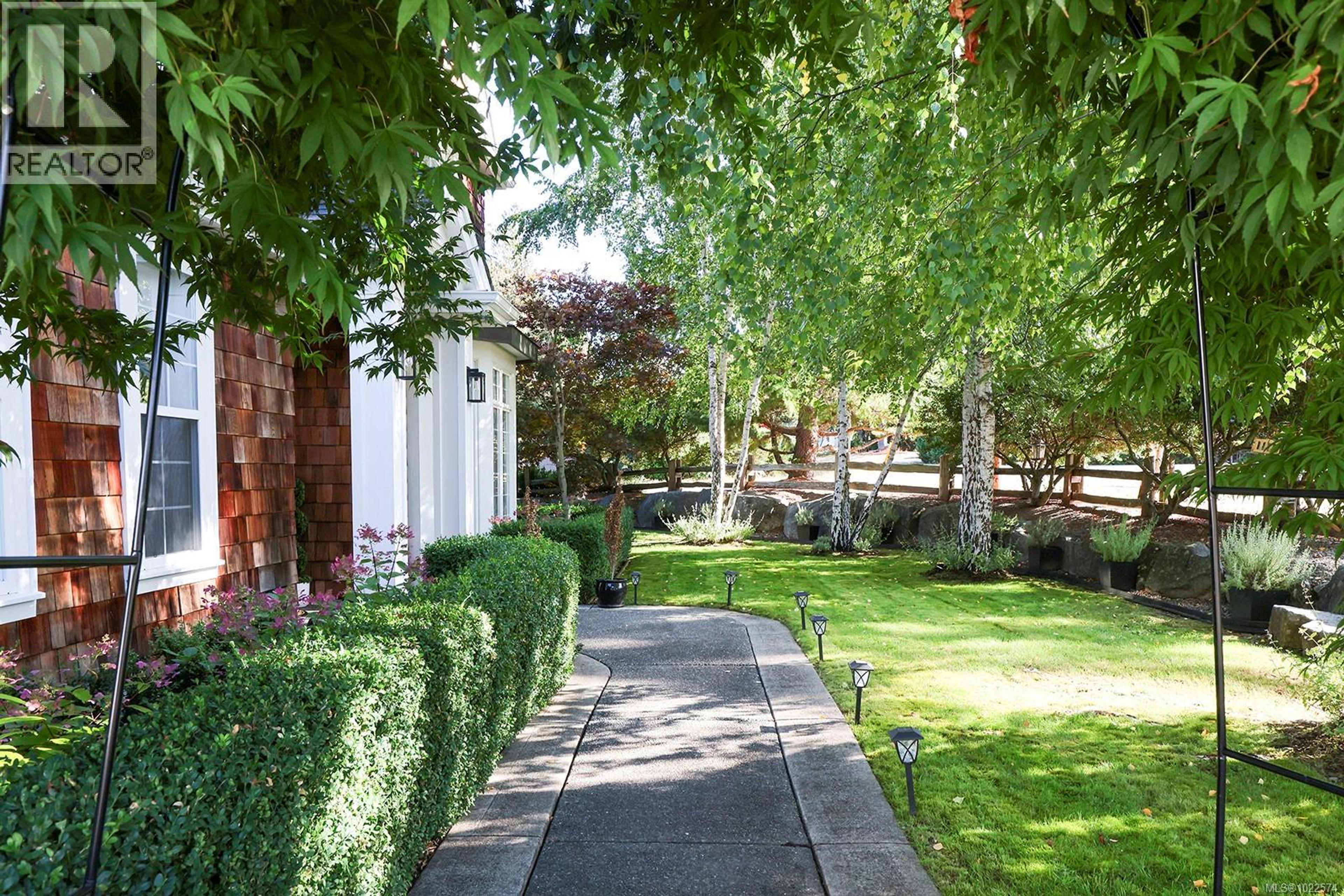 563 EAGLECREST DR - 15