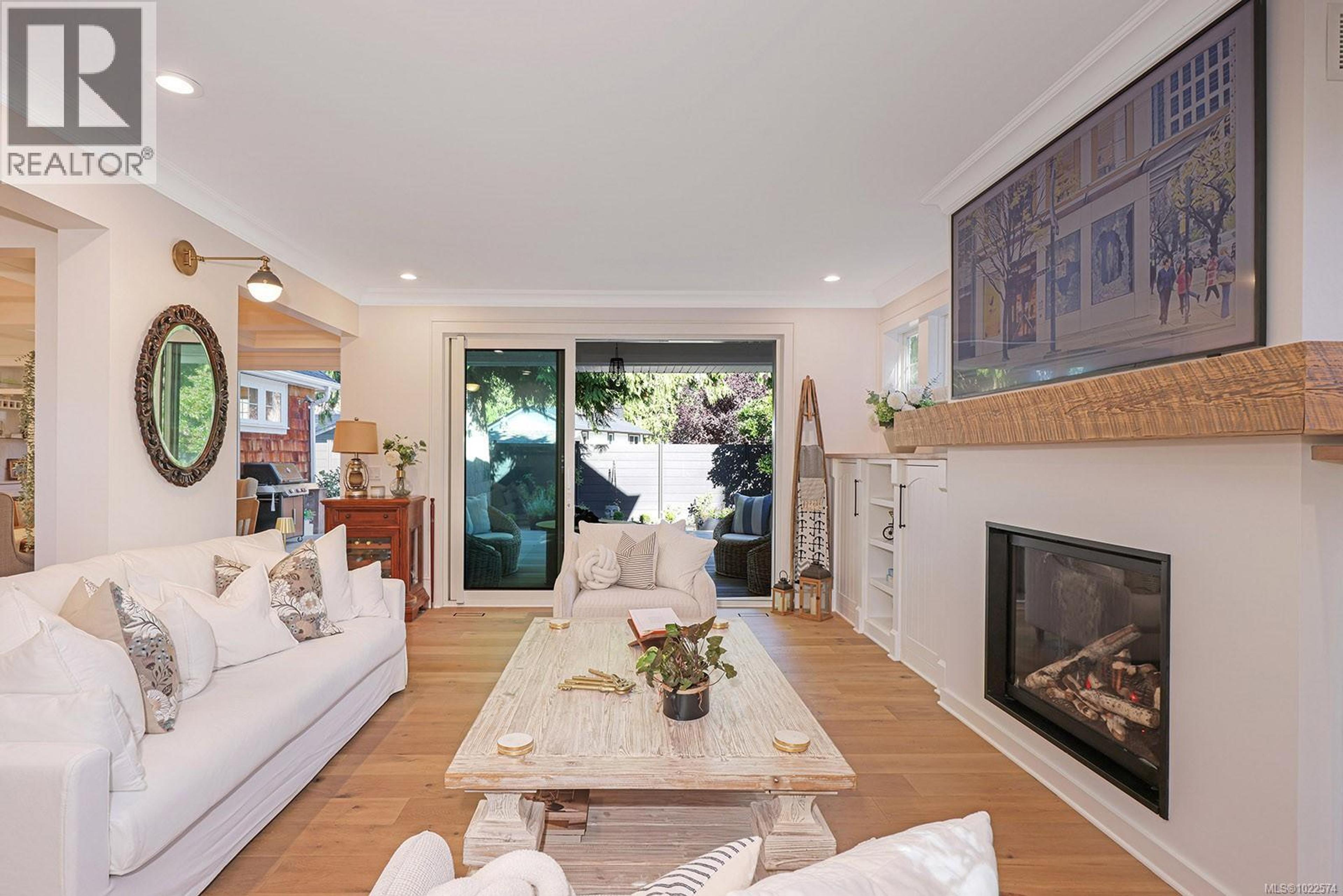 563 EAGLECREST DR - 18