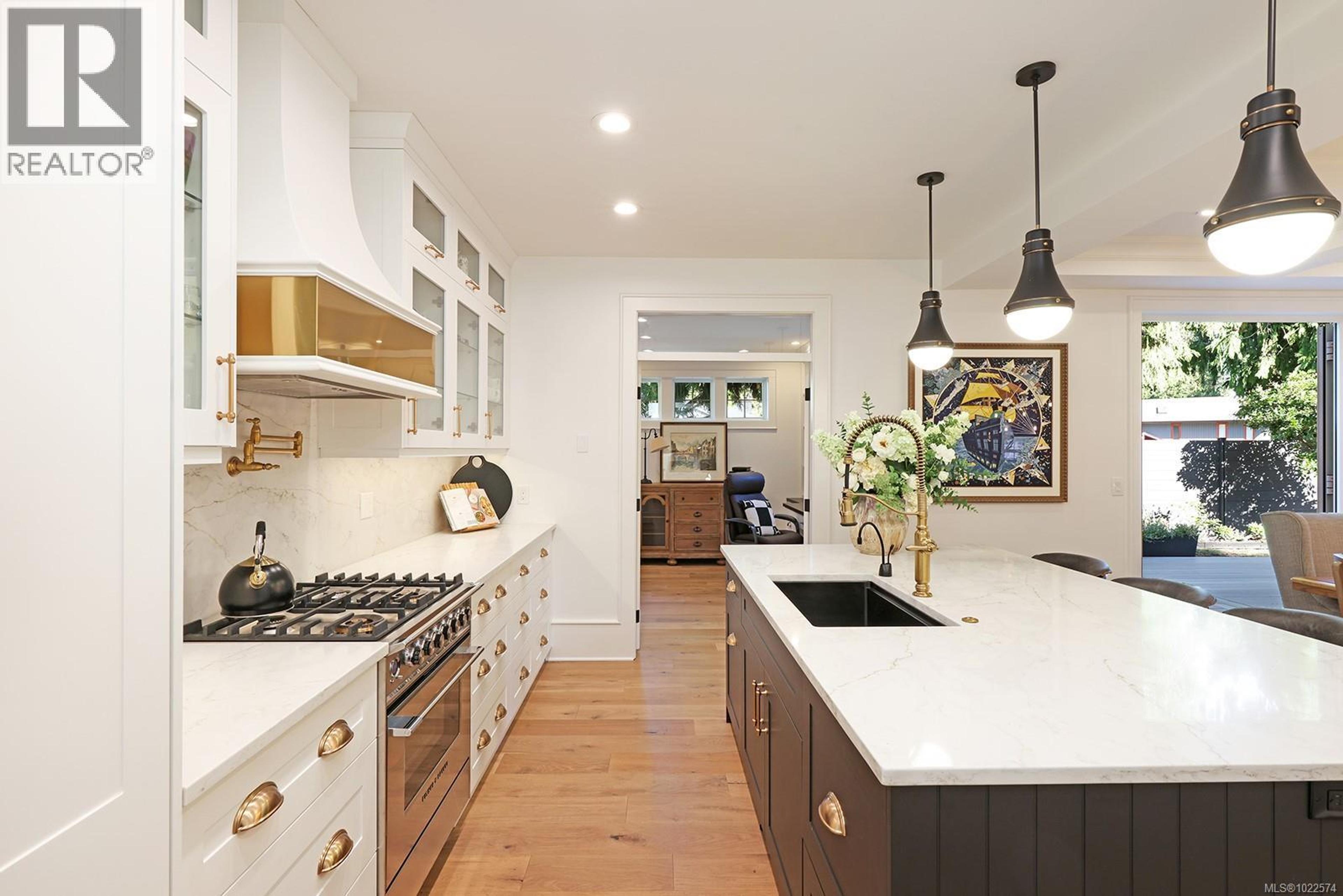 563 EAGLECREST DR - 27