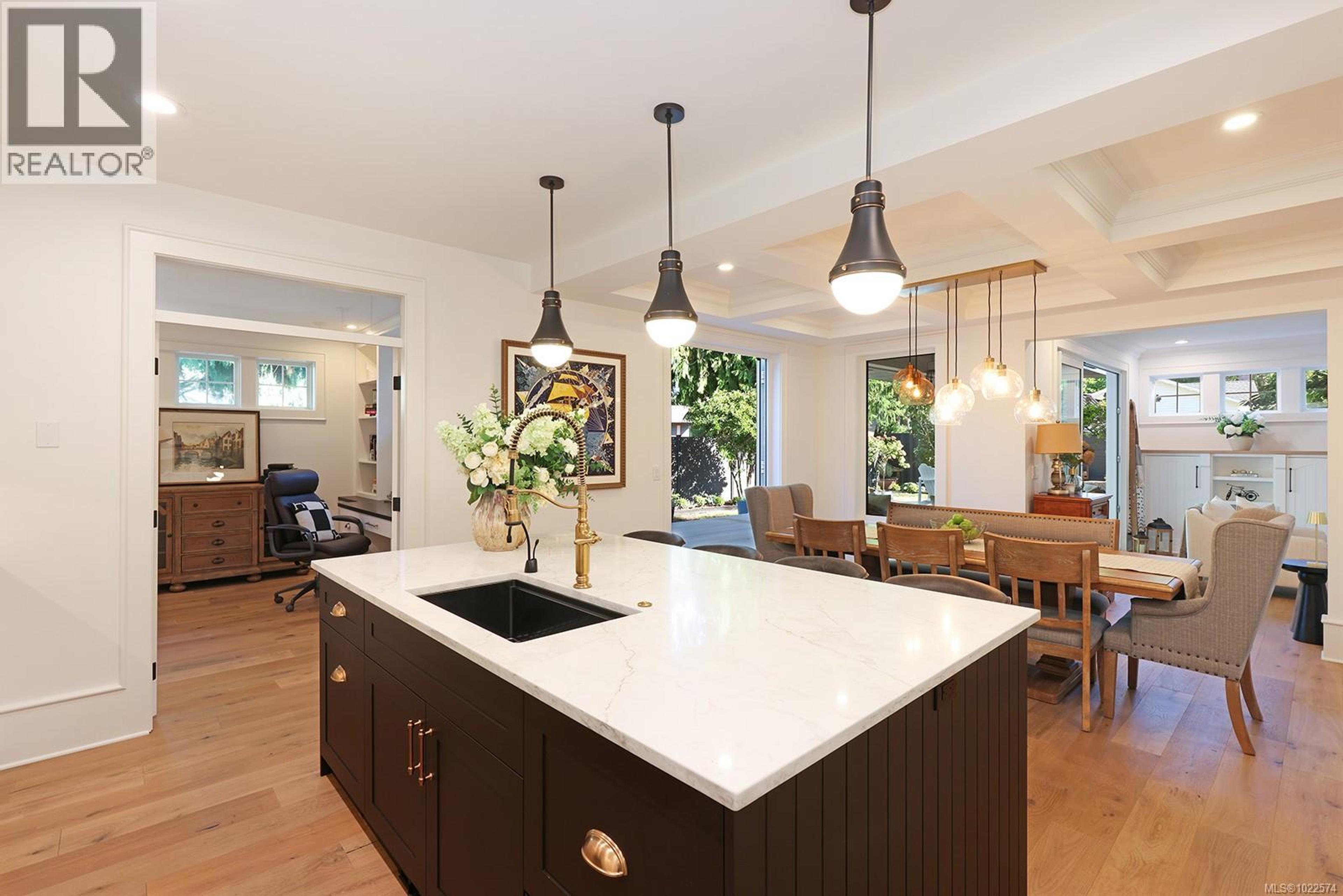 563 EAGLECREST DR - 28