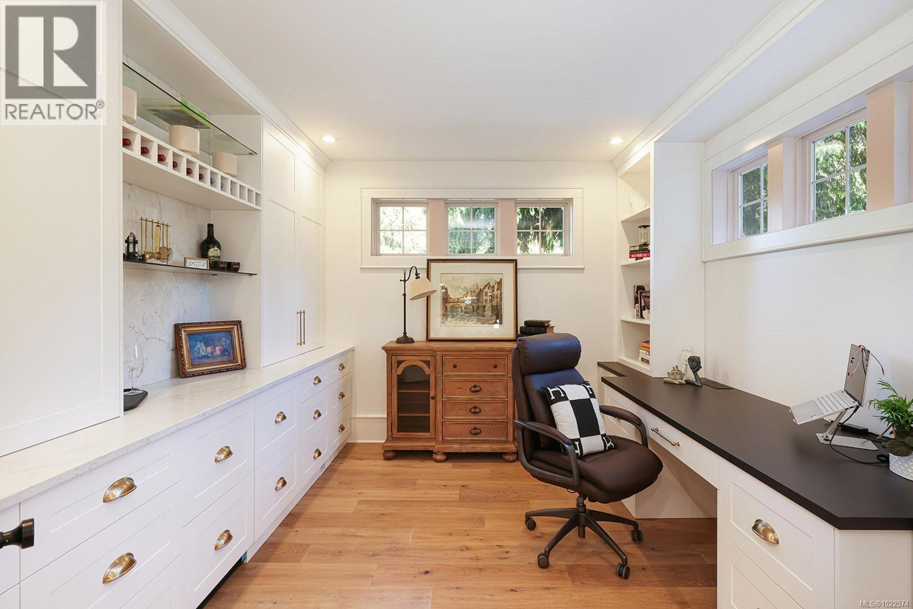 563 EAGLECREST DR - 29