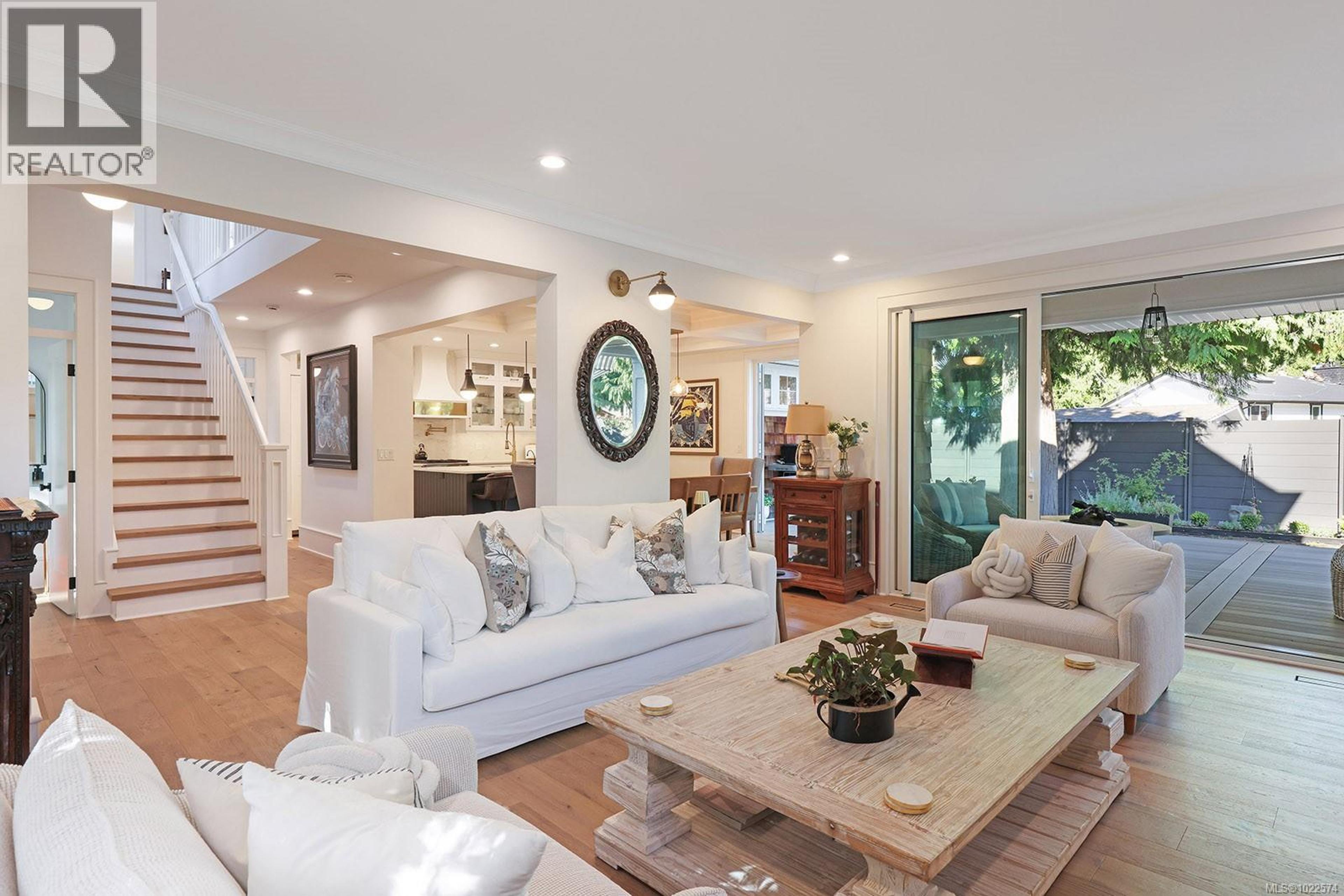 563 EAGLECREST DR - Image 3