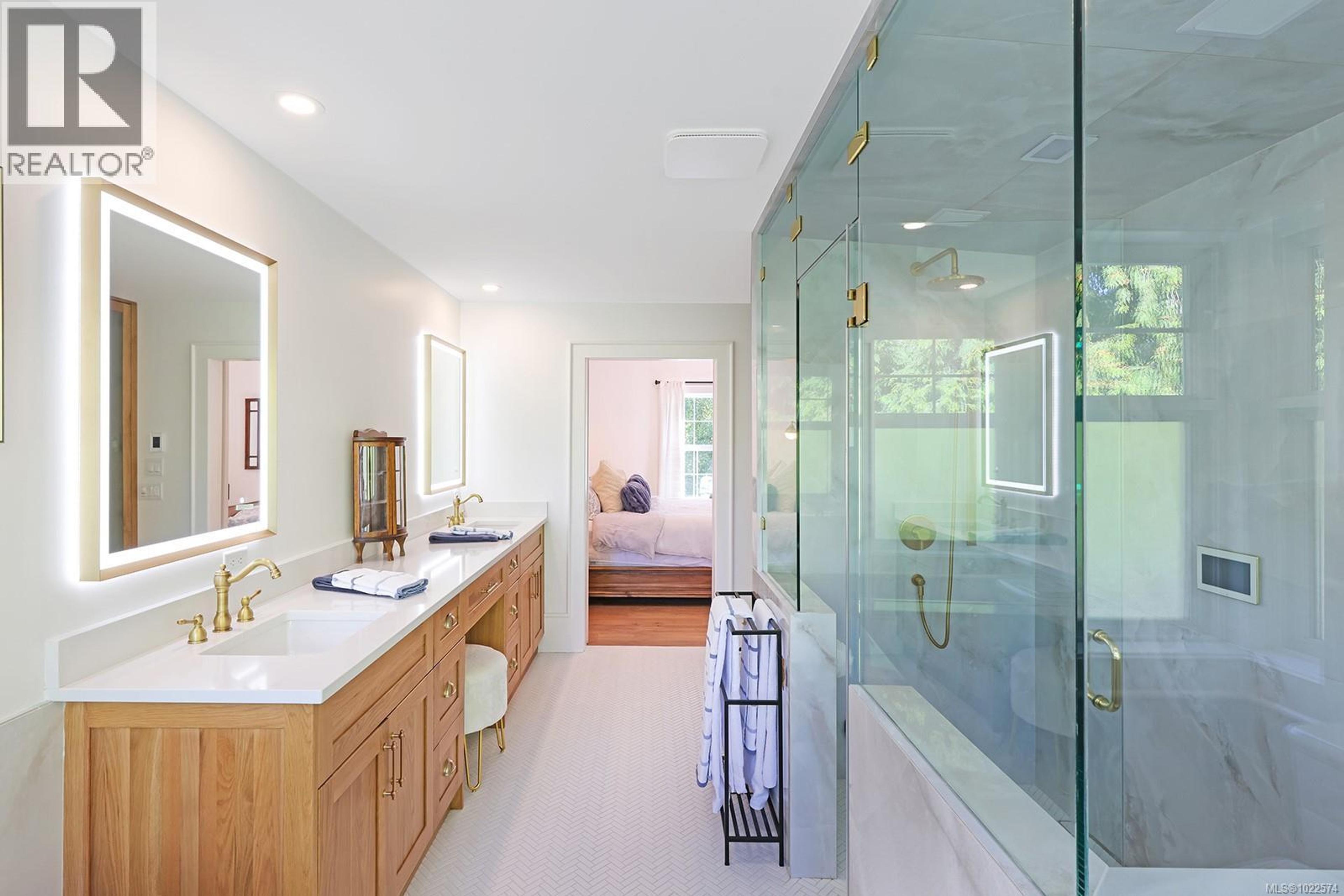 563 EAGLECREST DR - 33