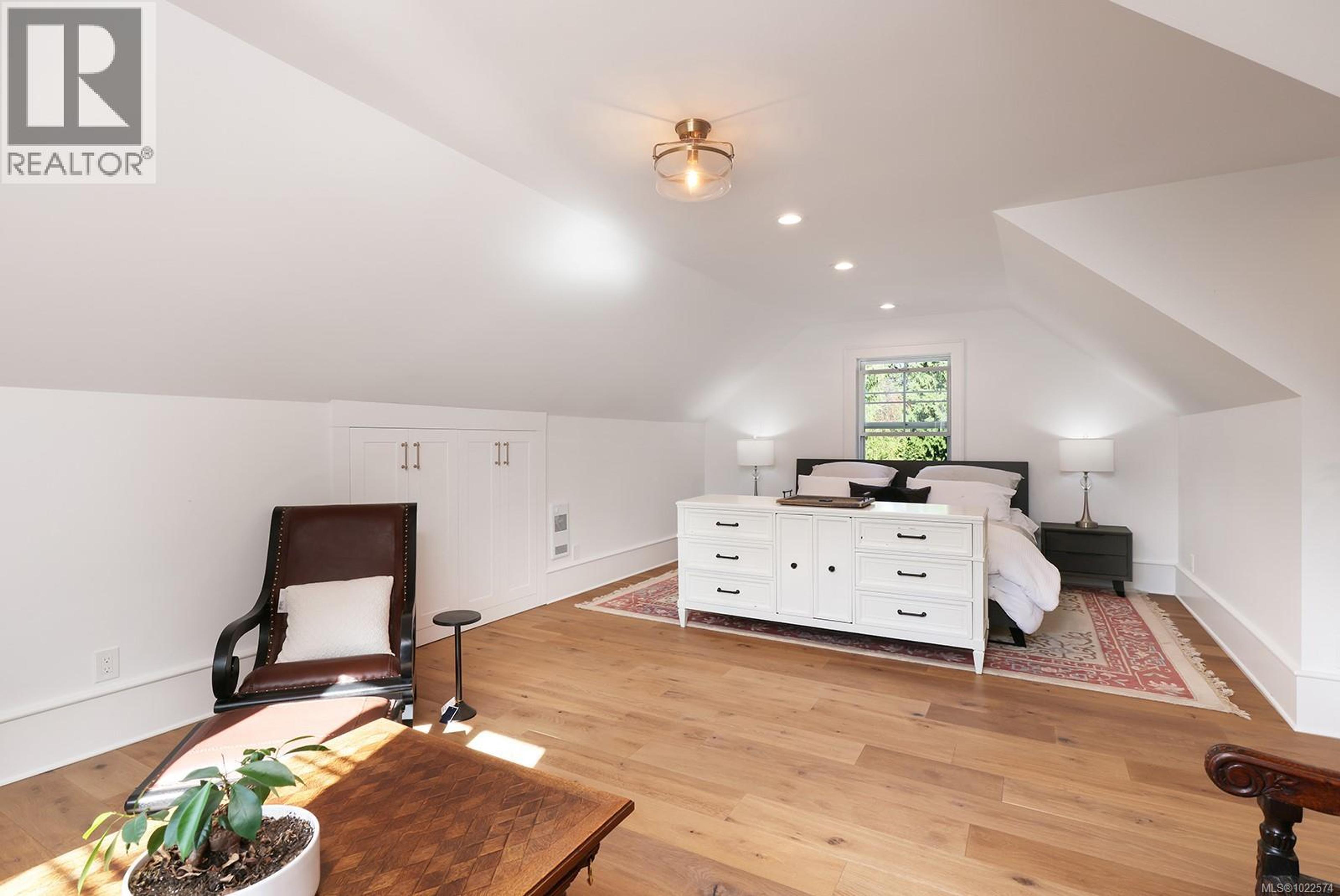 563 EAGLECREST DR - 42