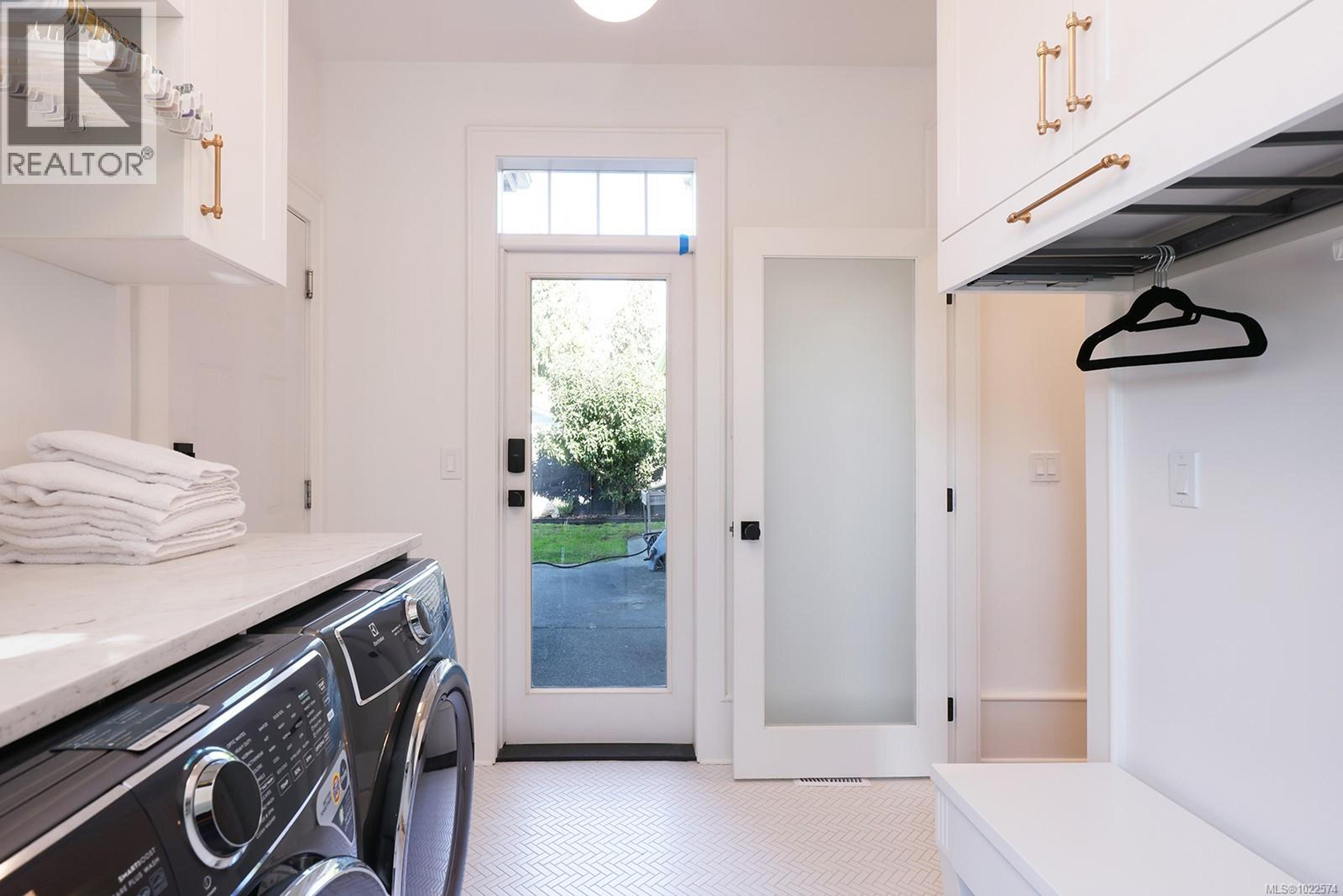 563 EAGLECREST DR - 44