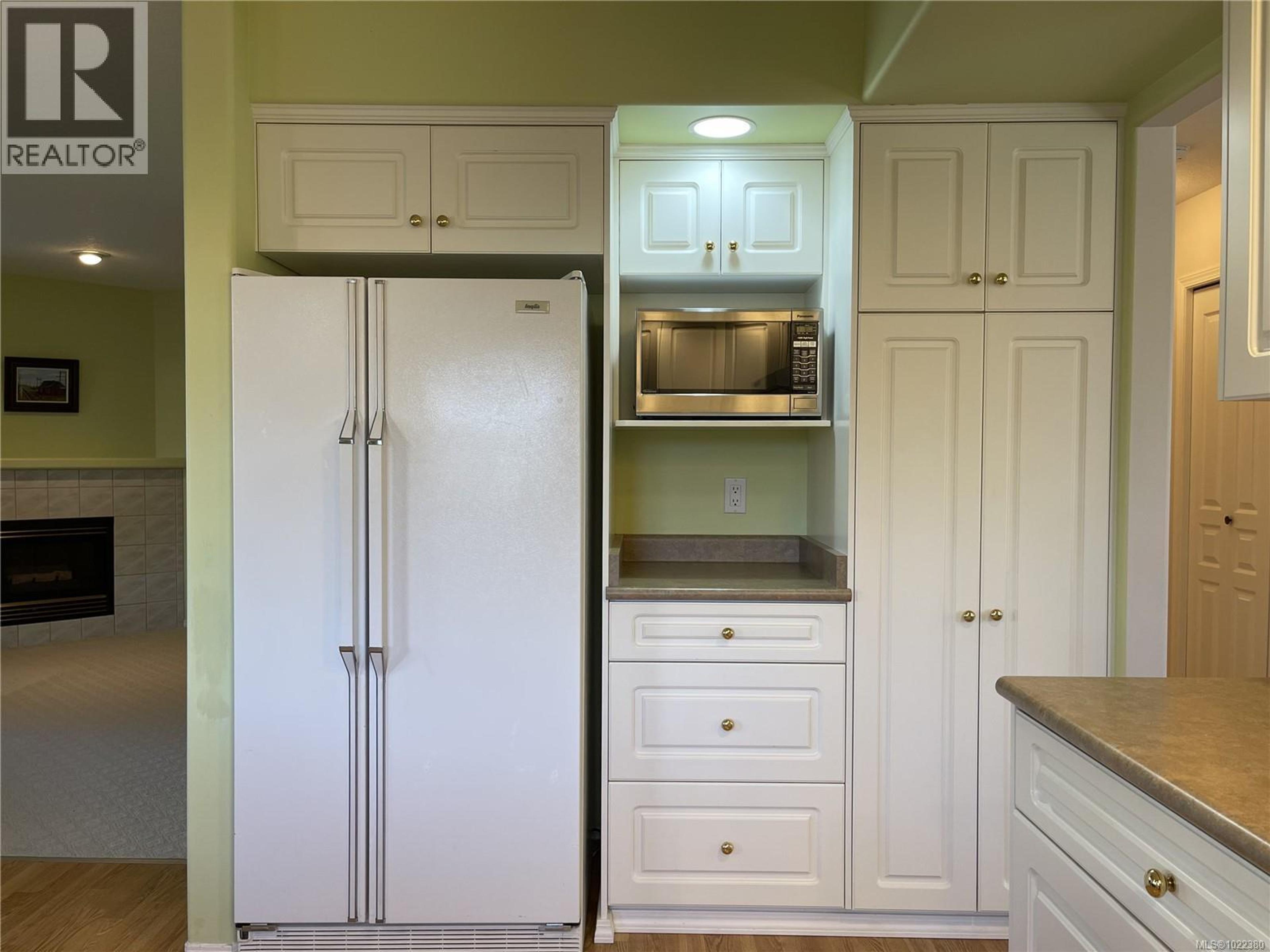 #15 3535 BURDE ST - 14