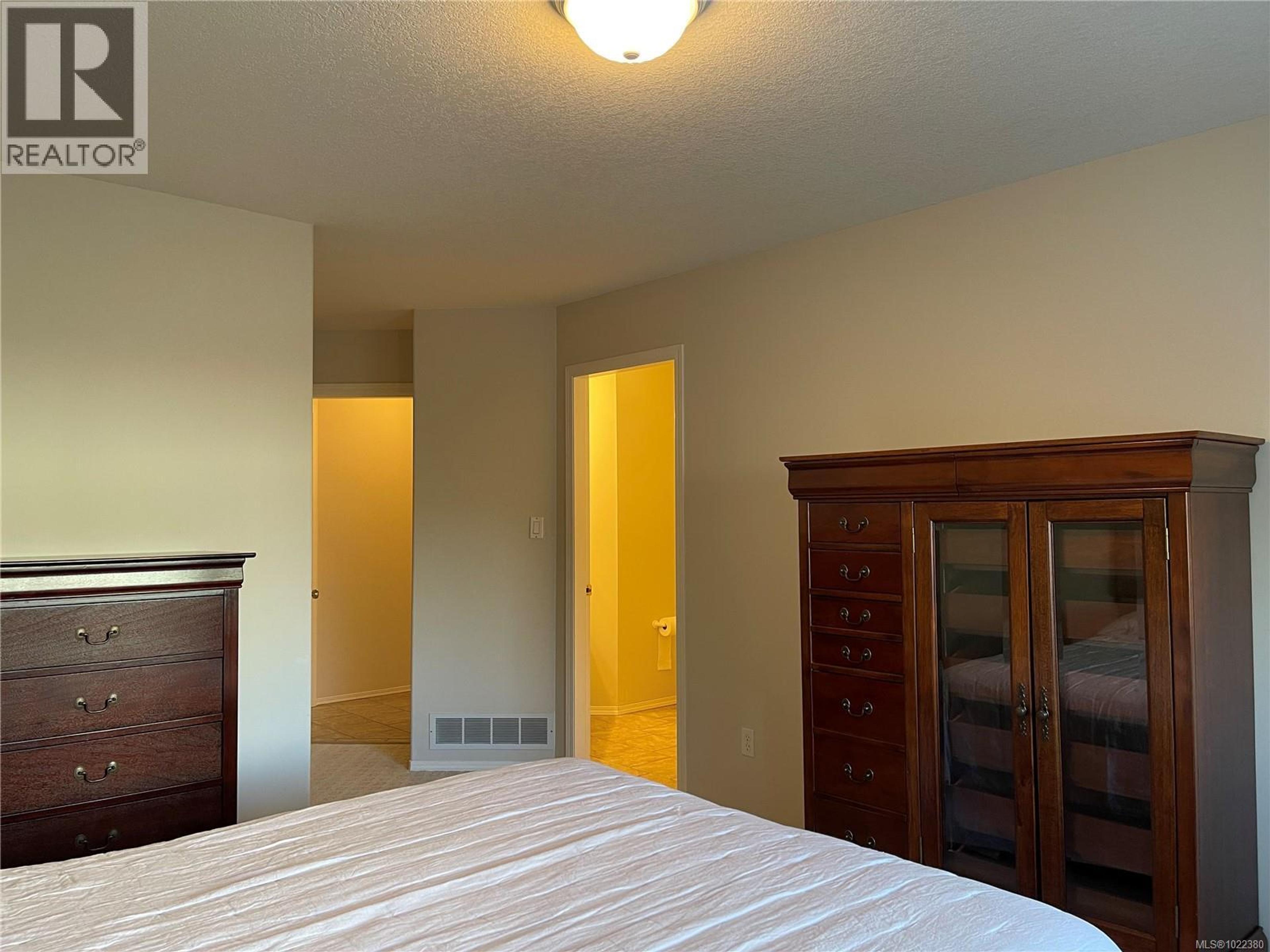 #15 3535 BURDE ST - 20