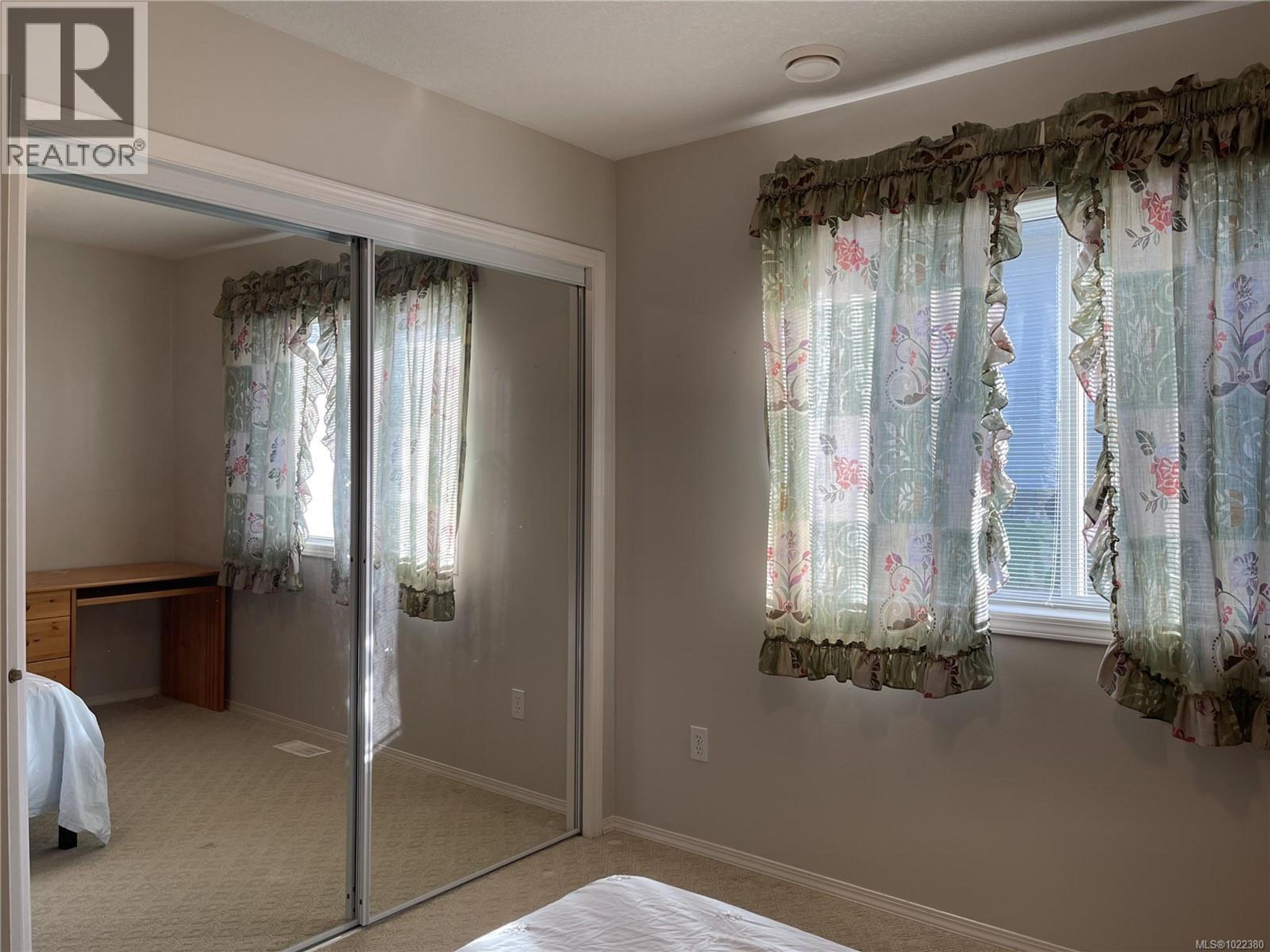 #15 3535 BURDE ST - 24