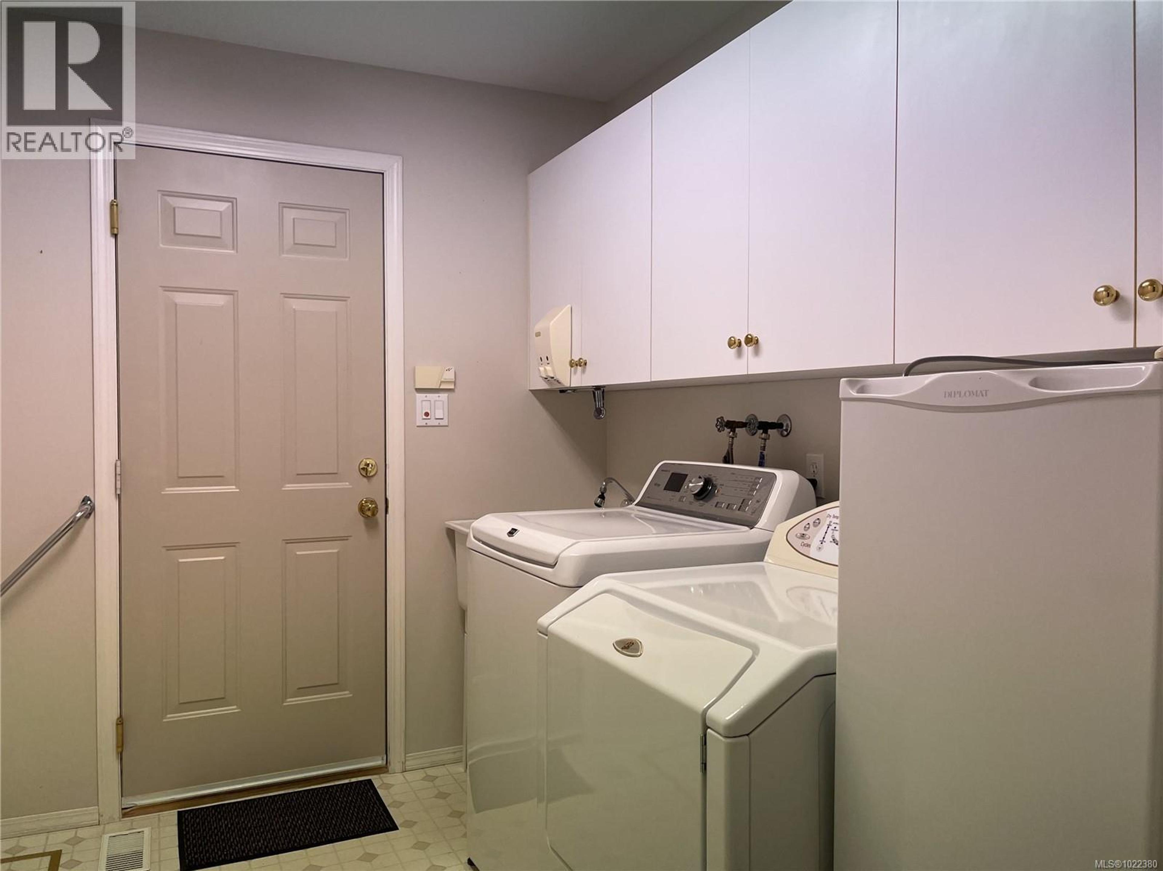 #15 3535 BURDE ST - 26