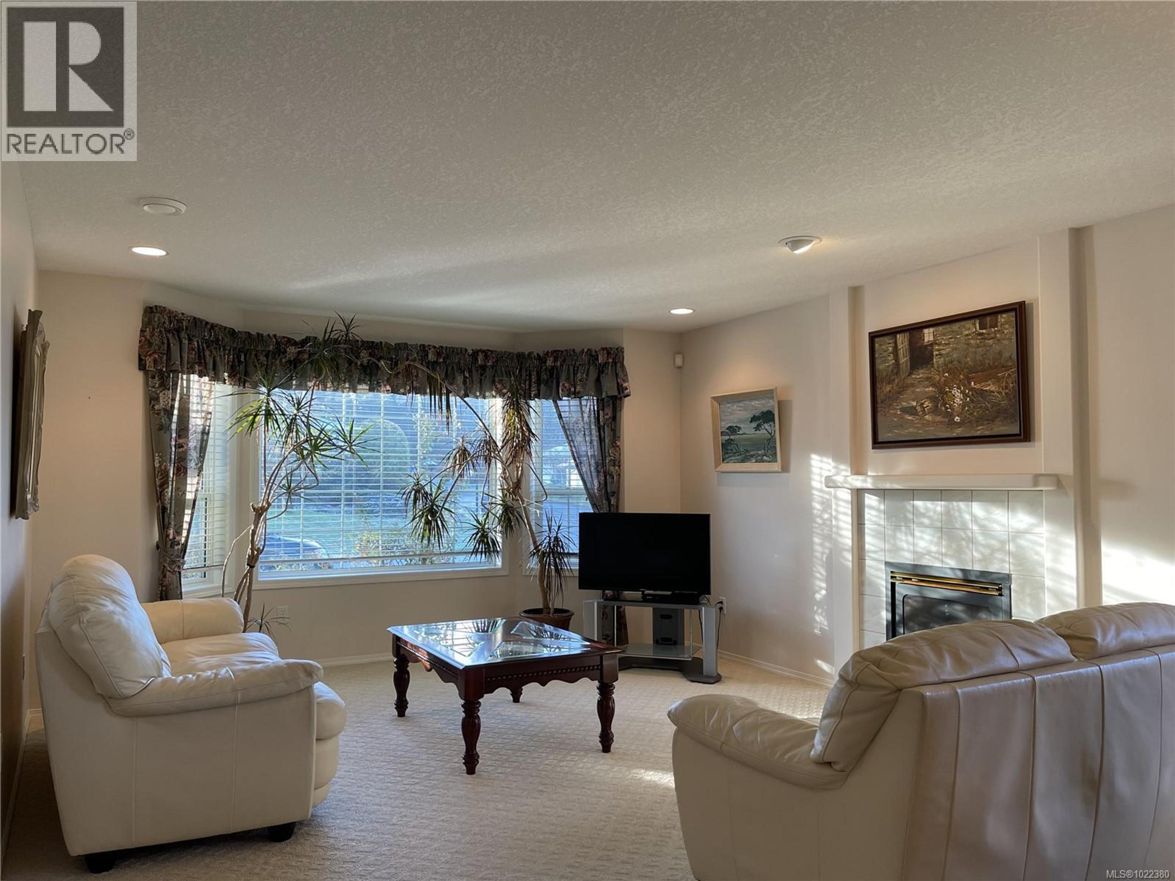 #15 3535 BURDE ST - 5