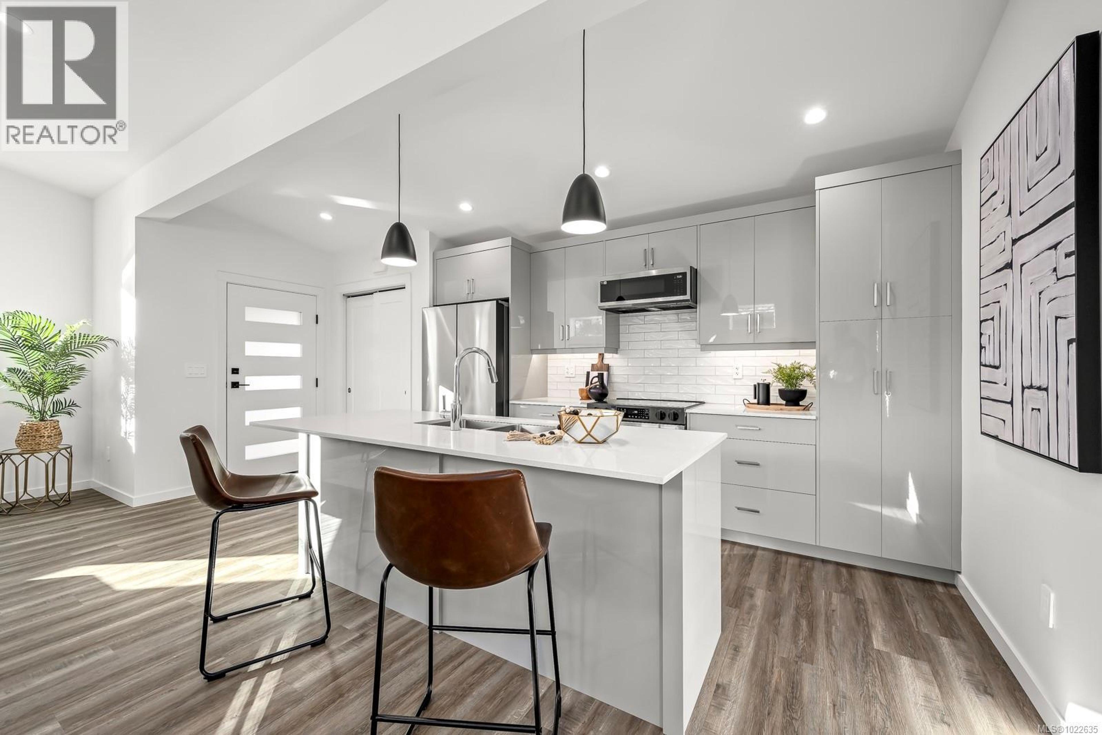 #22 3025 ROYSTON RD - 11