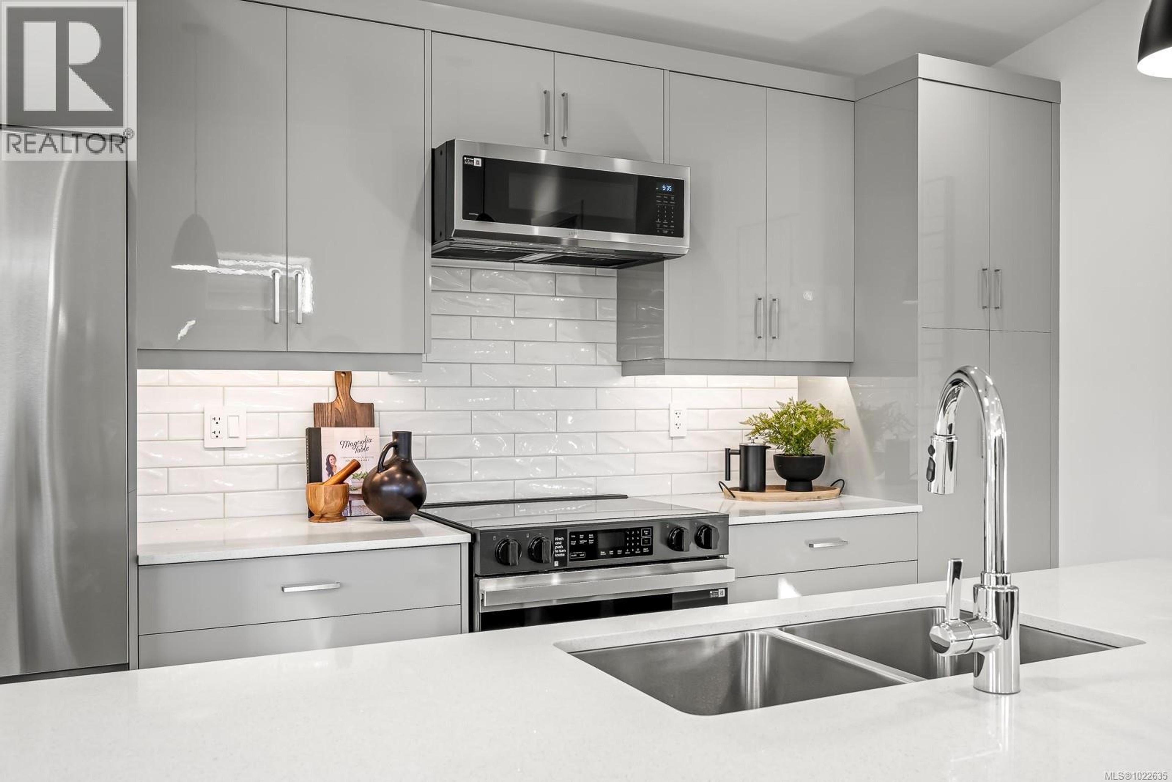 #22 3025 ROYSTON RD - 14