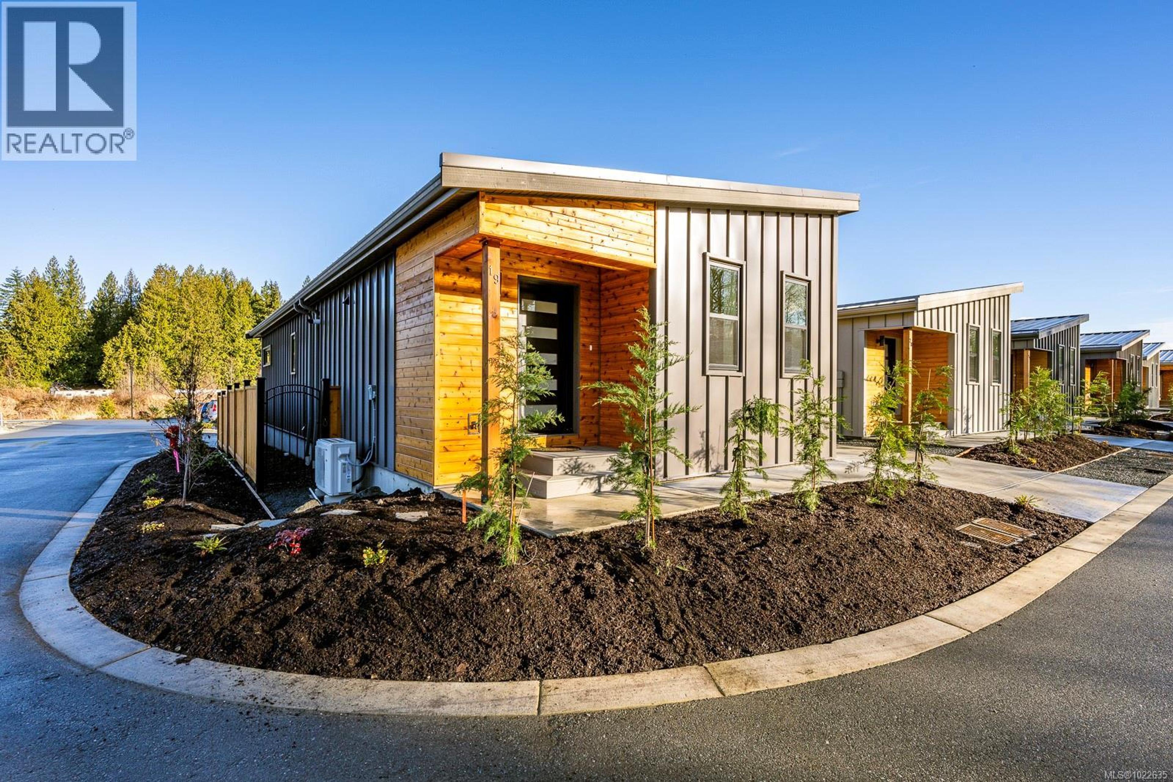 #22 3025 ROYSTON RD - Image 2