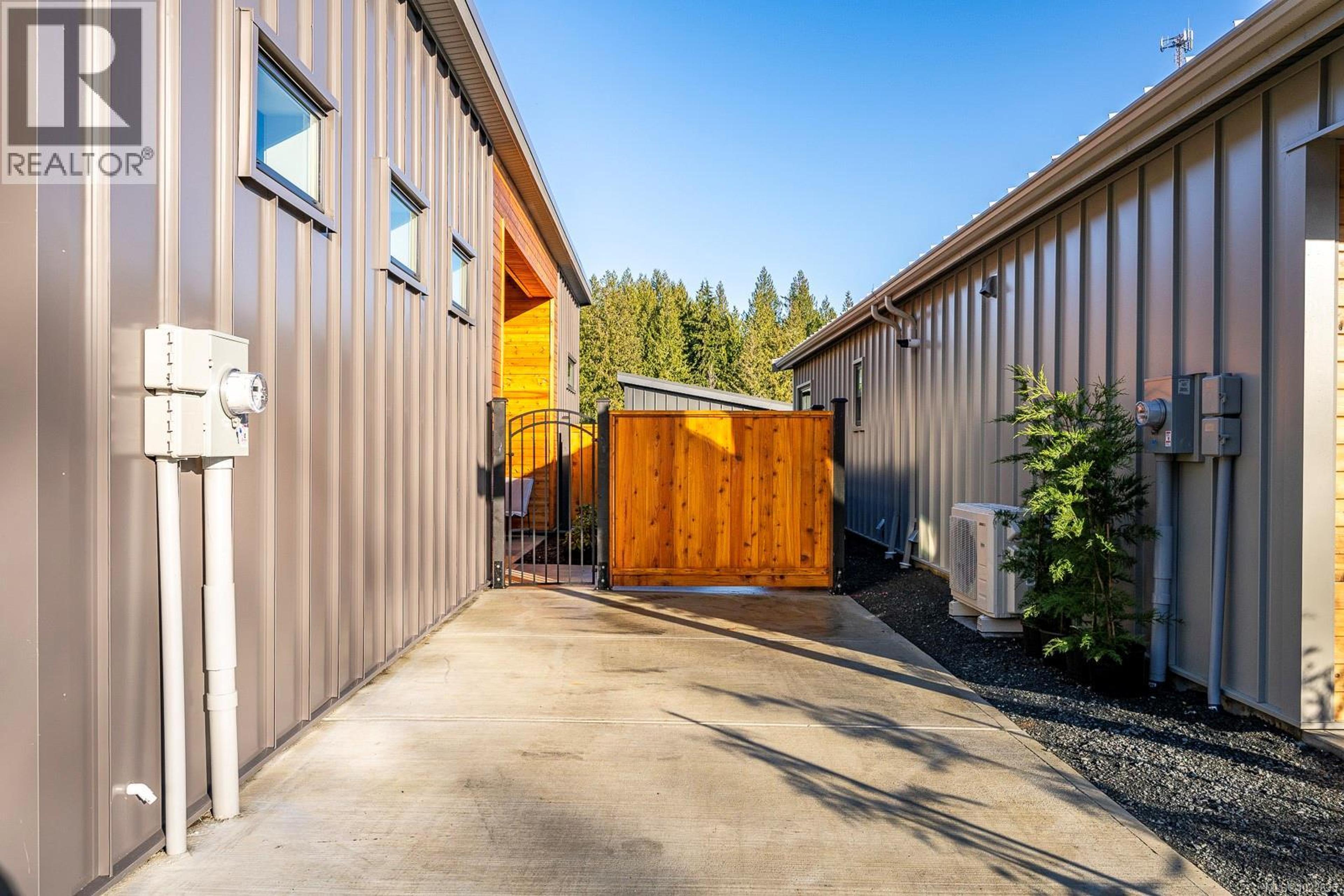 #22 3025 ROYSTON RD - 30