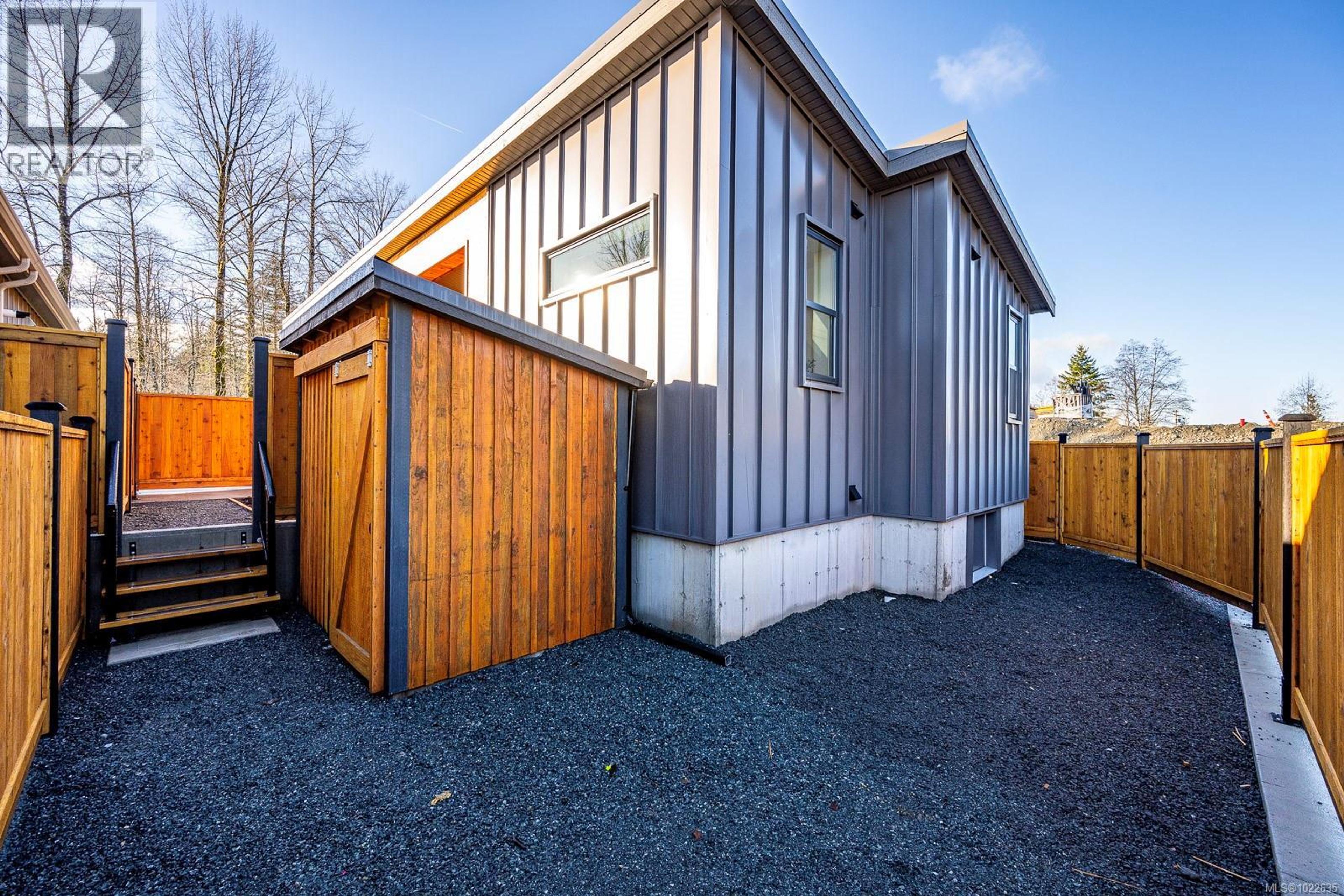 #22 3025 ROYSTON RD - 33