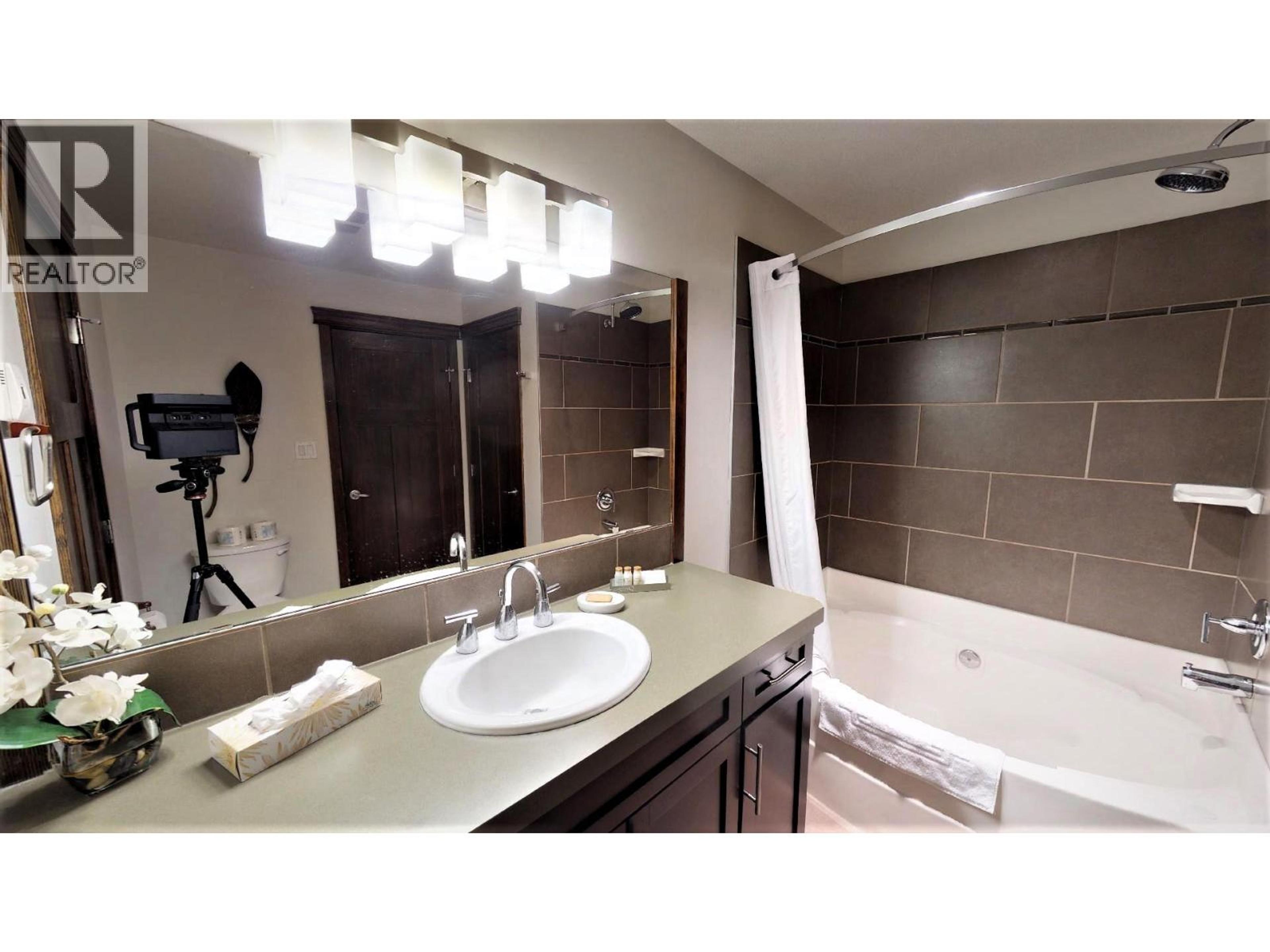 #725 I1 700 BIGHORN BOULEVARD - 29