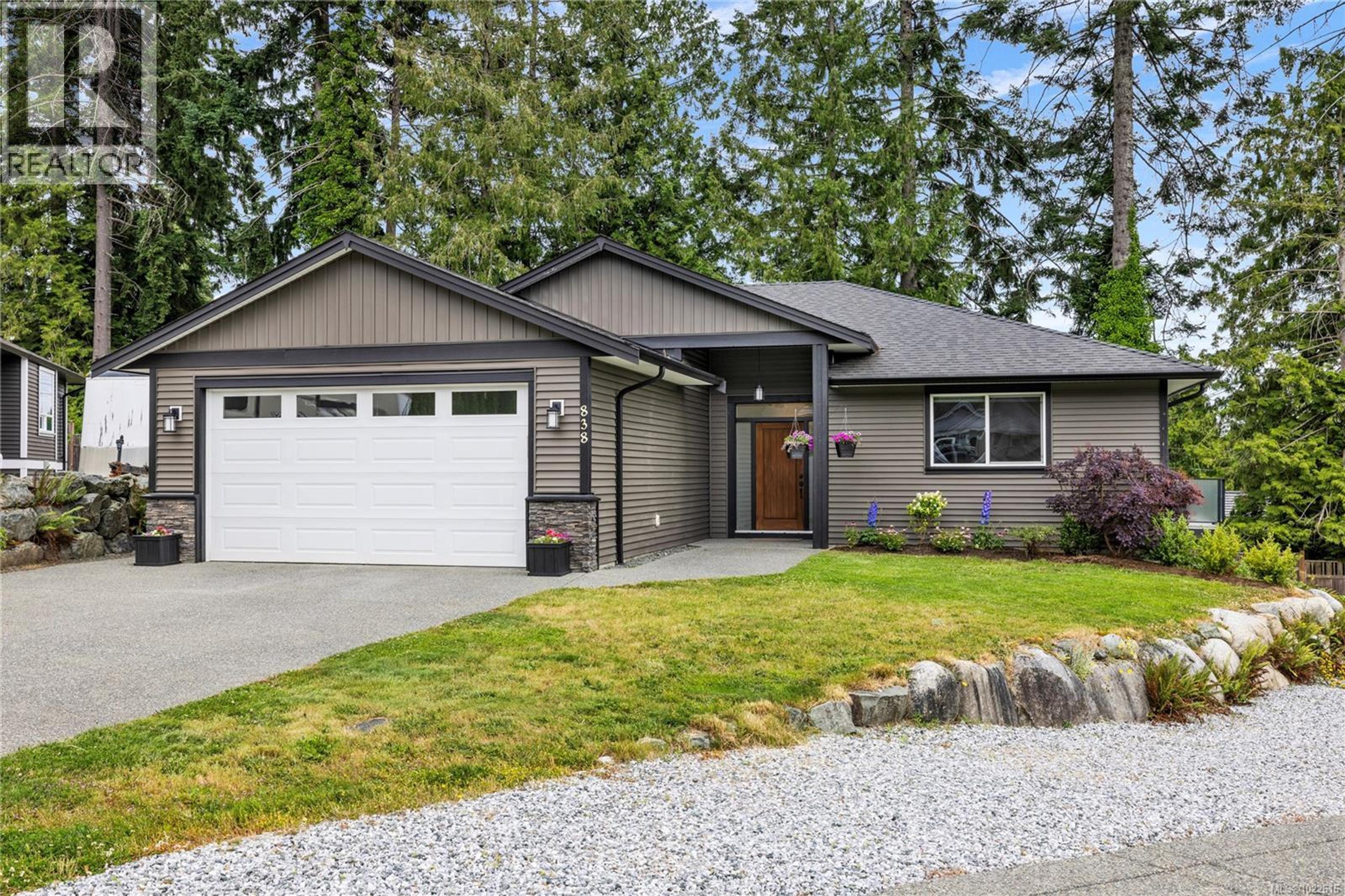 838 STIRLING DR - Main Image