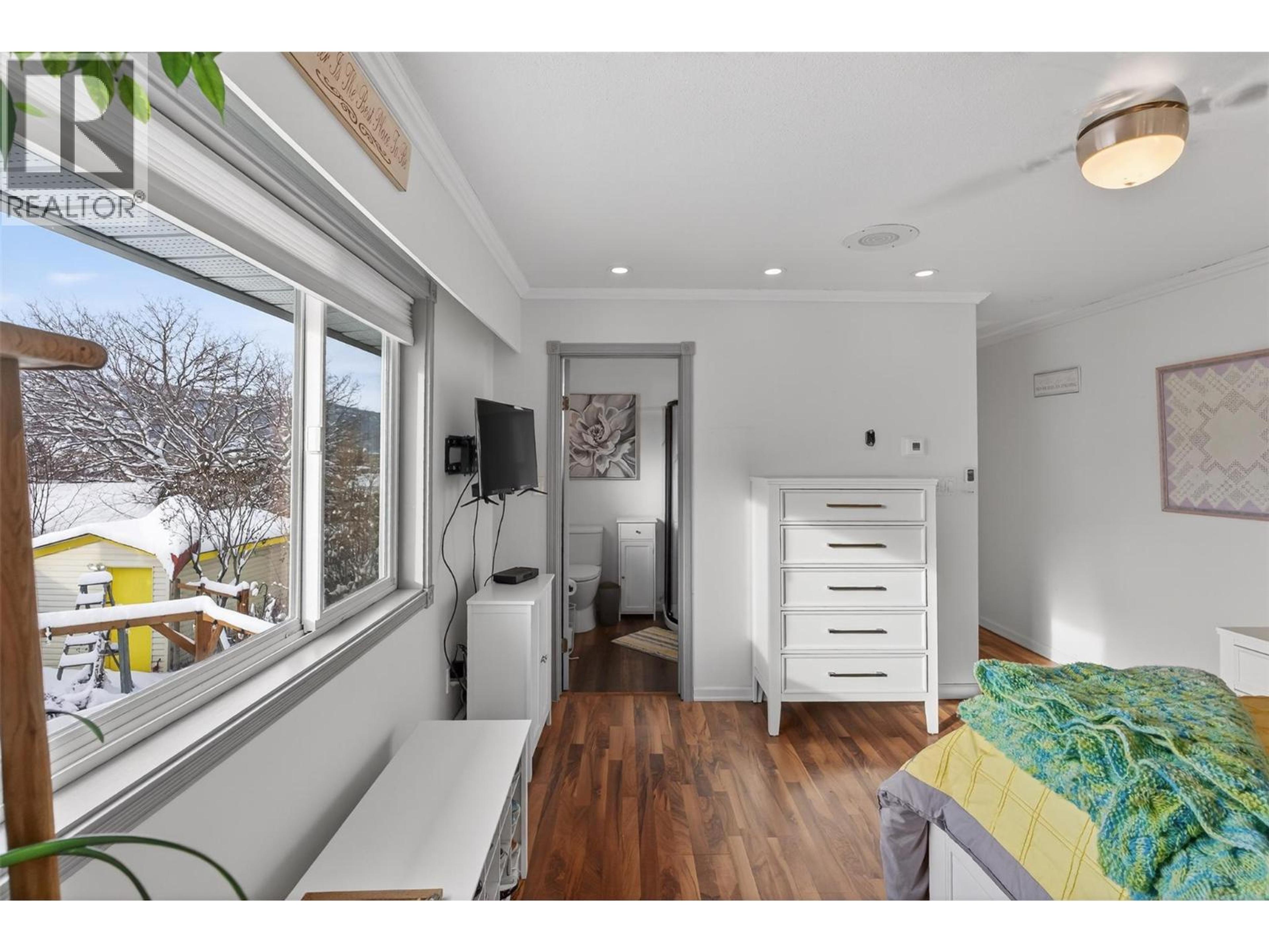 2952 CLAPPERTON AVENUE - 23