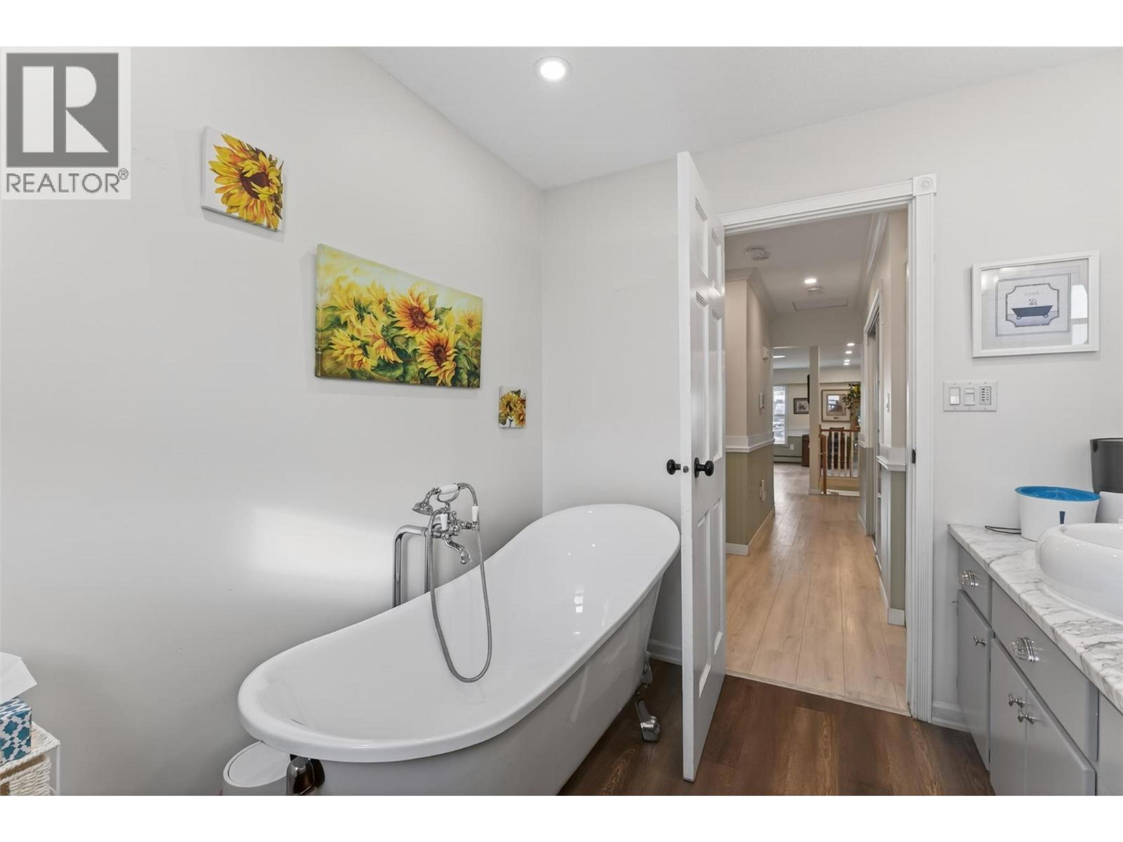 2952 CLAPPERTON AVENUE - 27